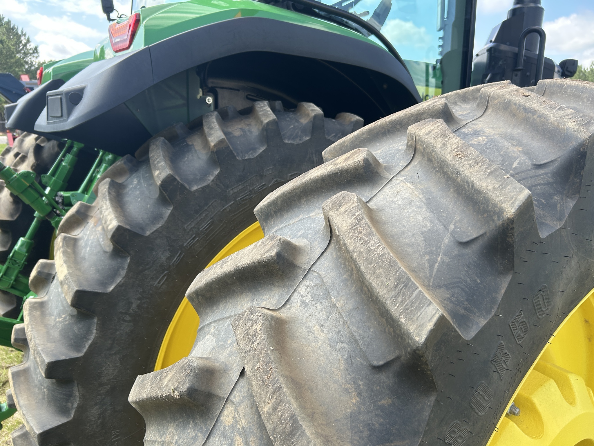 2023 John Deere 8R 250 Tractor