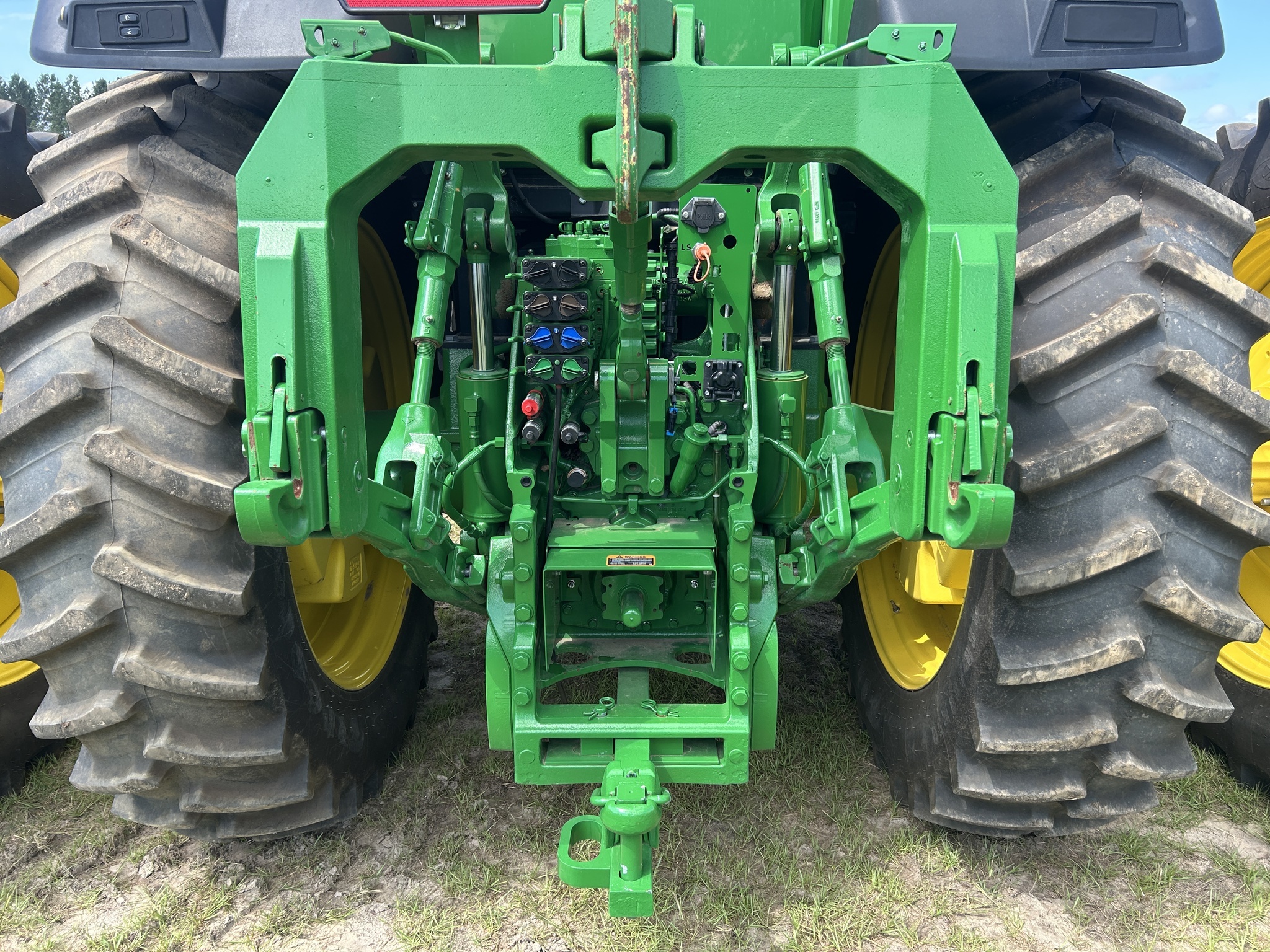 2023 John Deere 8R 250 Tractor