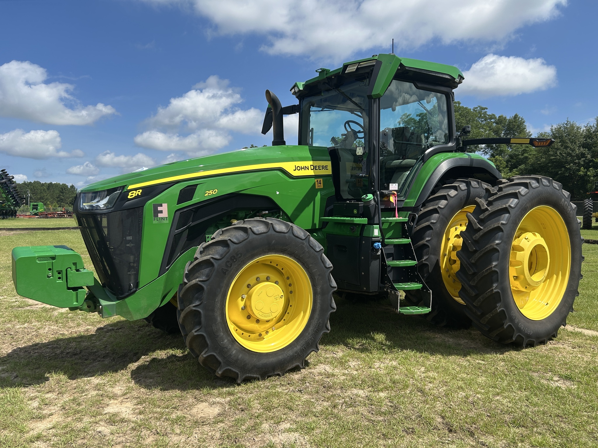 2023 John Deere 8R 250 Tractor