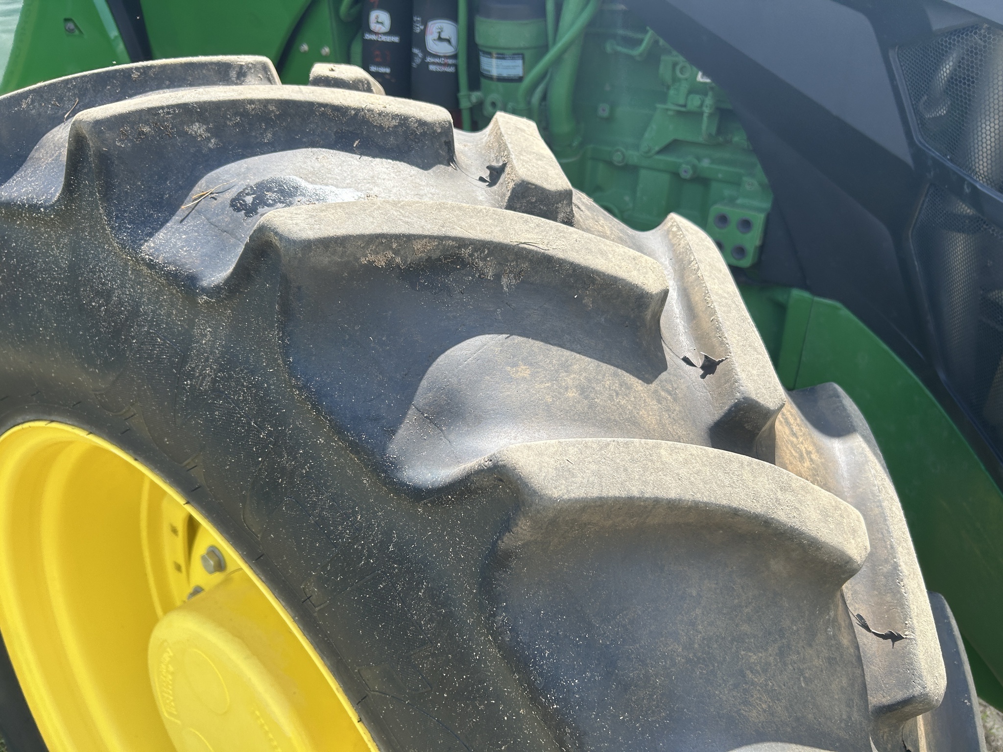 2023 John Deere 8R 250 Tractor