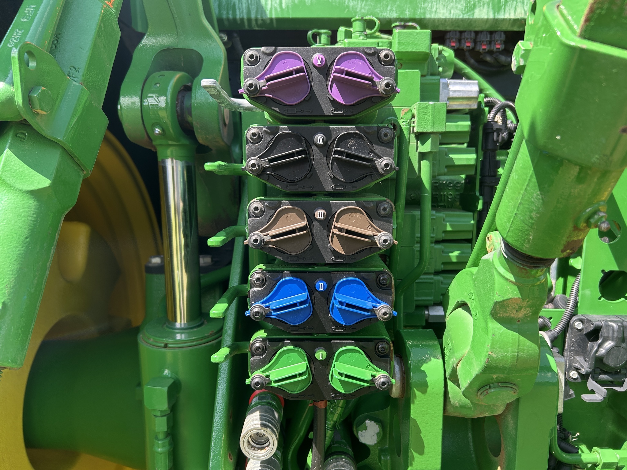 2023 John Deere 8R 250 Tractor