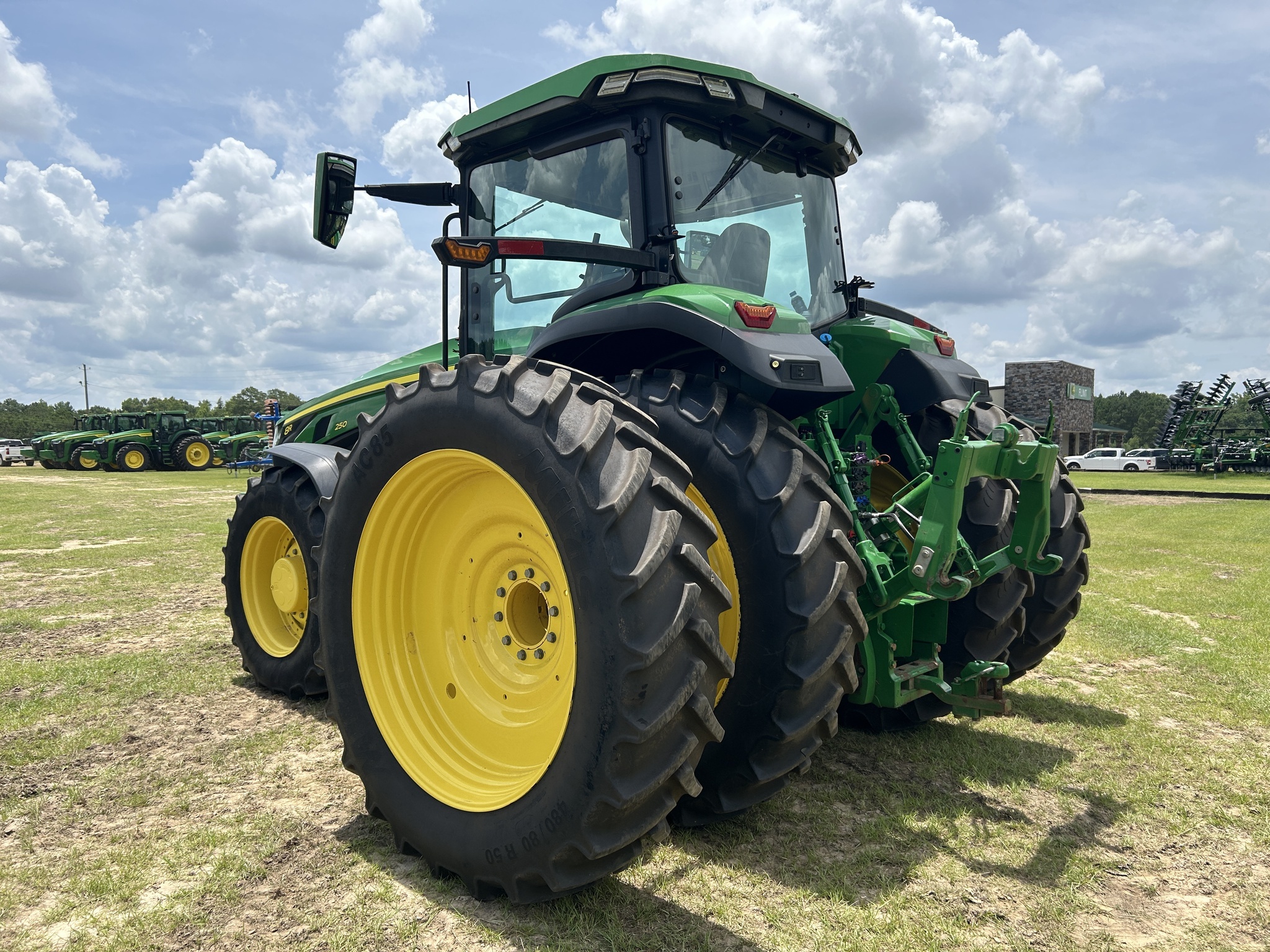 2023 John Deere 8R 250 Tractor