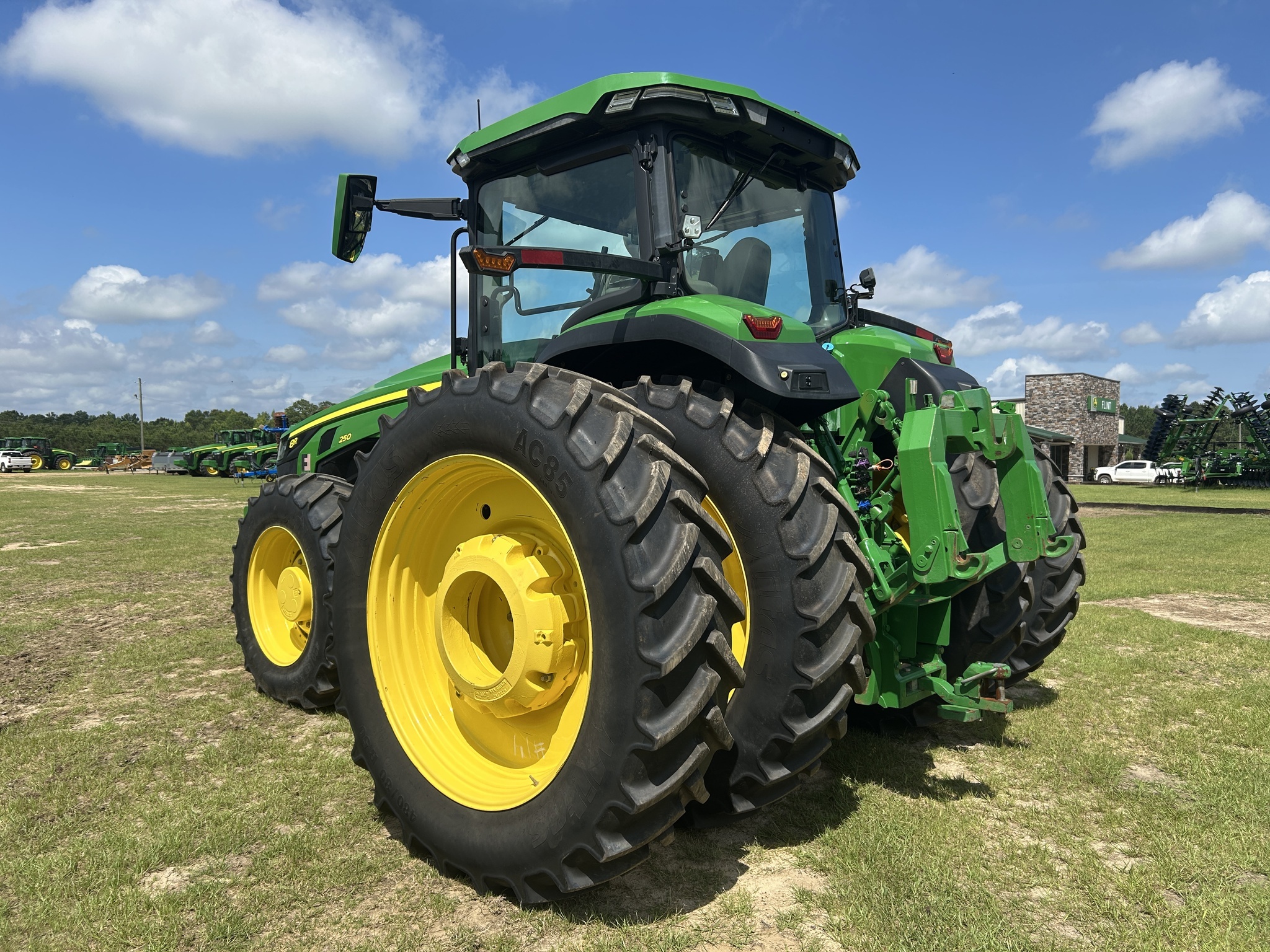 2023 John Deere 8R 250 Tractor