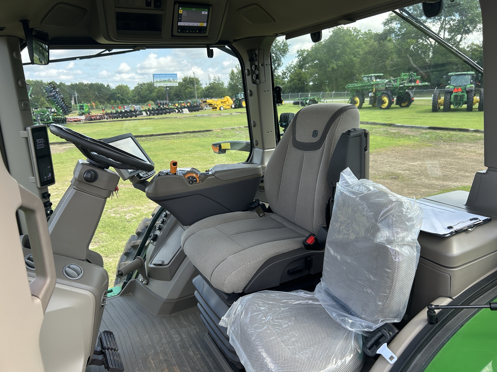 2023 John Deere 8R 250 Tractor