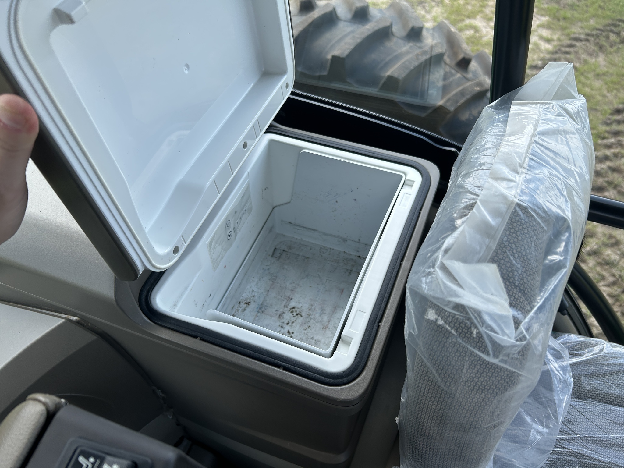 2023 John Deere 8R 250 Tractor