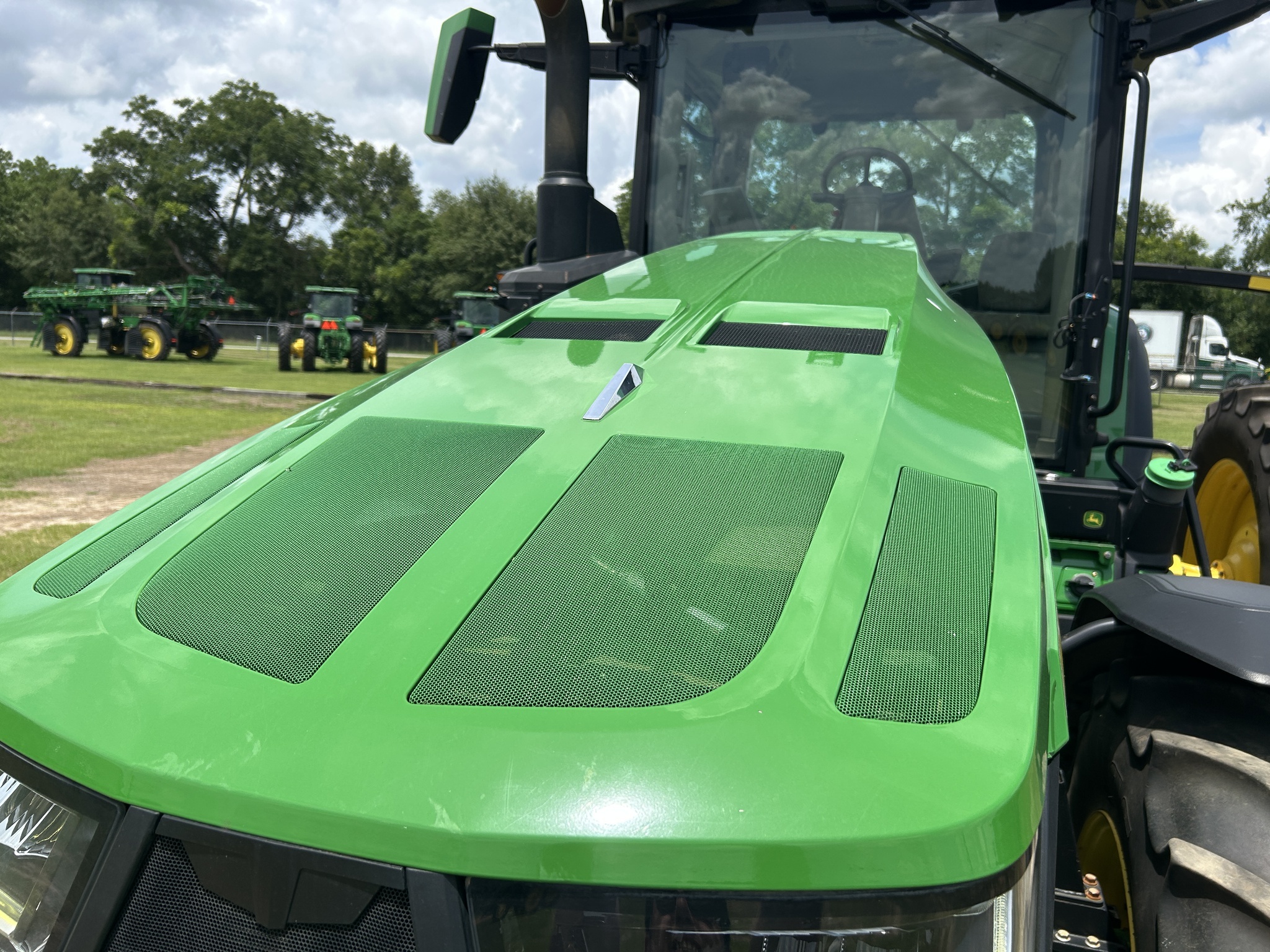 2023 John Deere 8R 250 Tractor