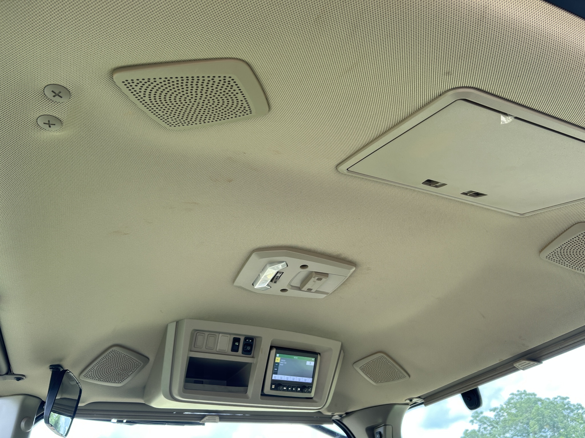 2023 John Deere 8R 250 Tractor