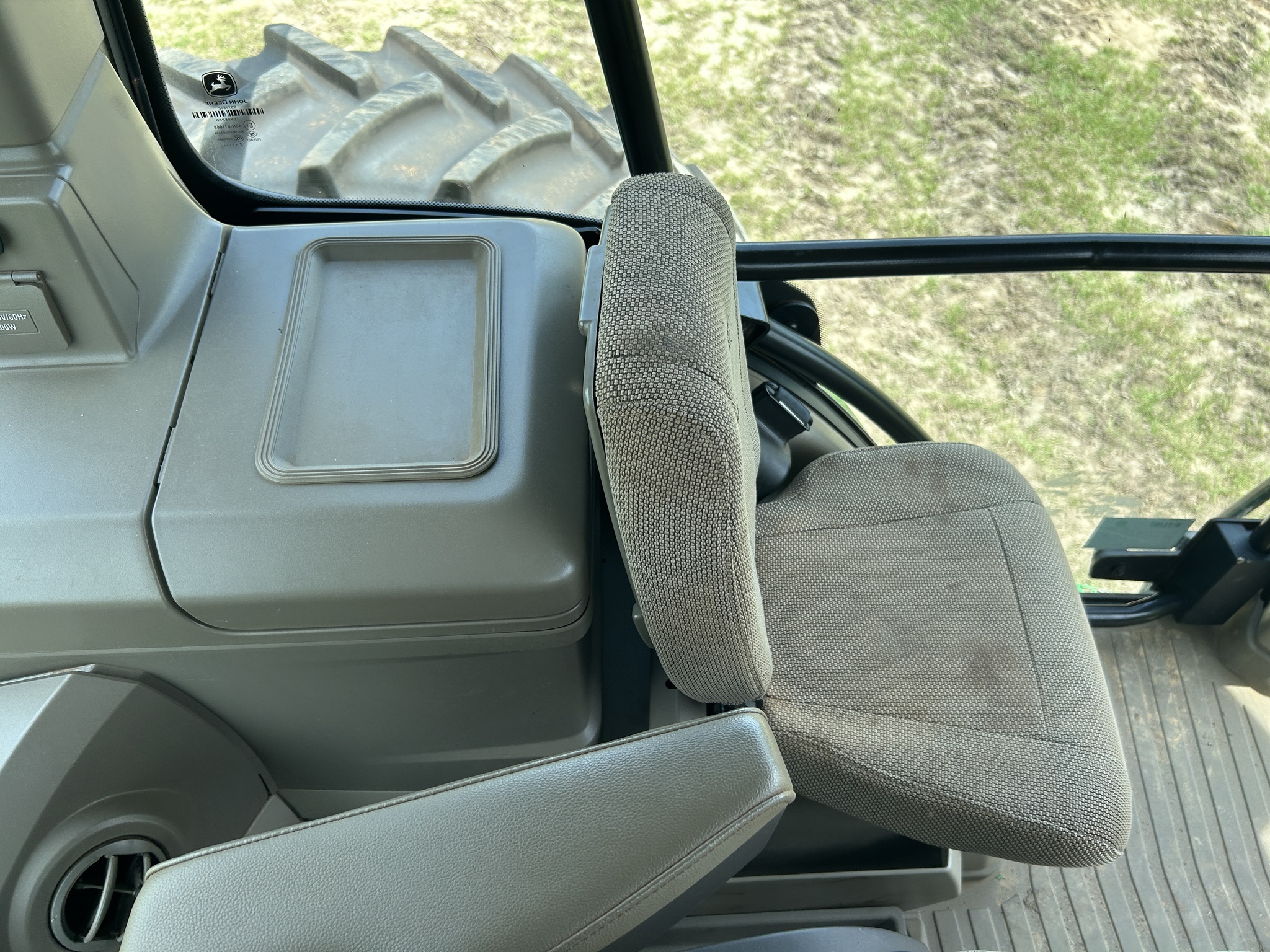 2023 John Deere 8R 250 Tractor