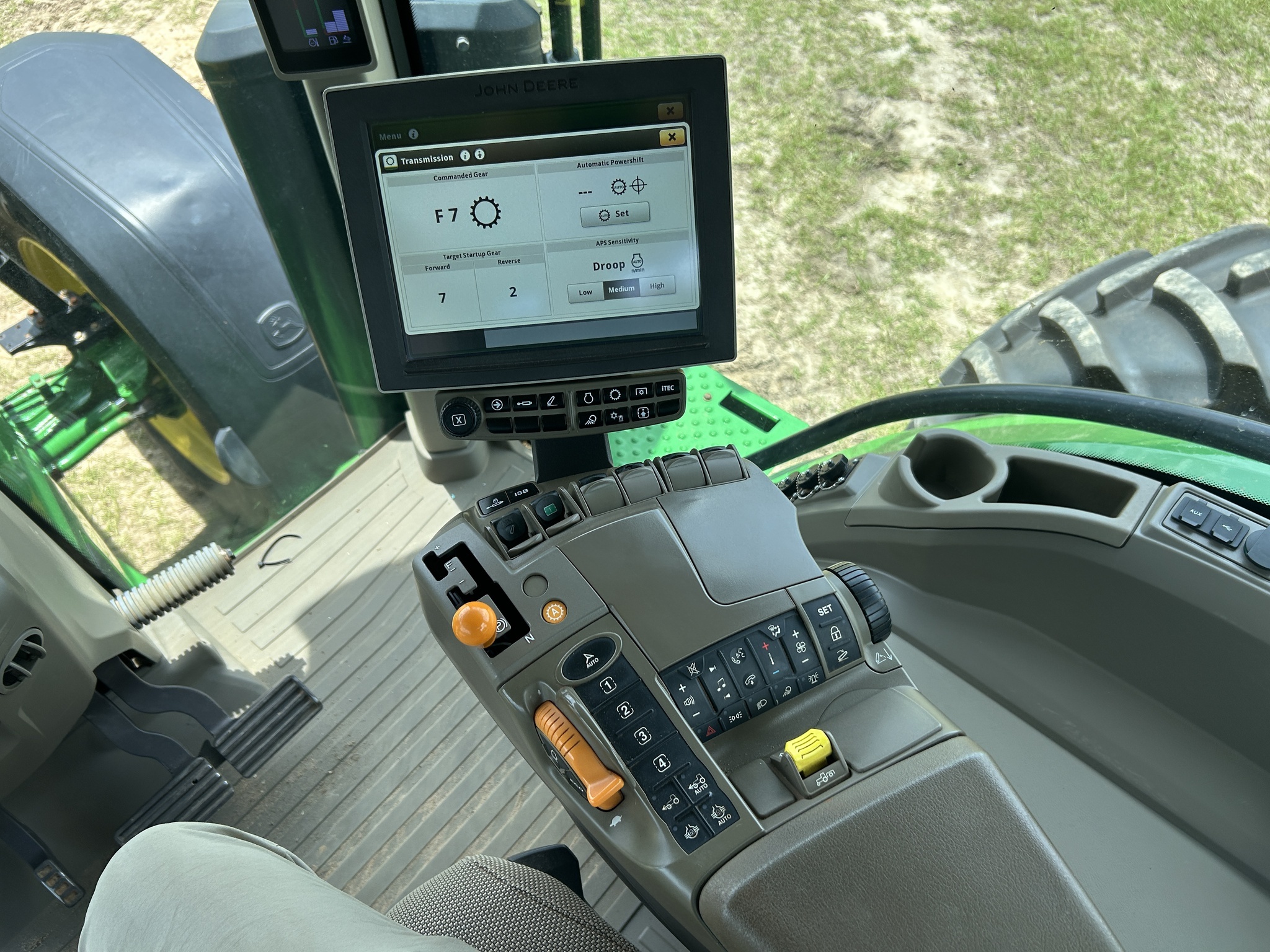 2023 John Deere 8R 250 Tractor