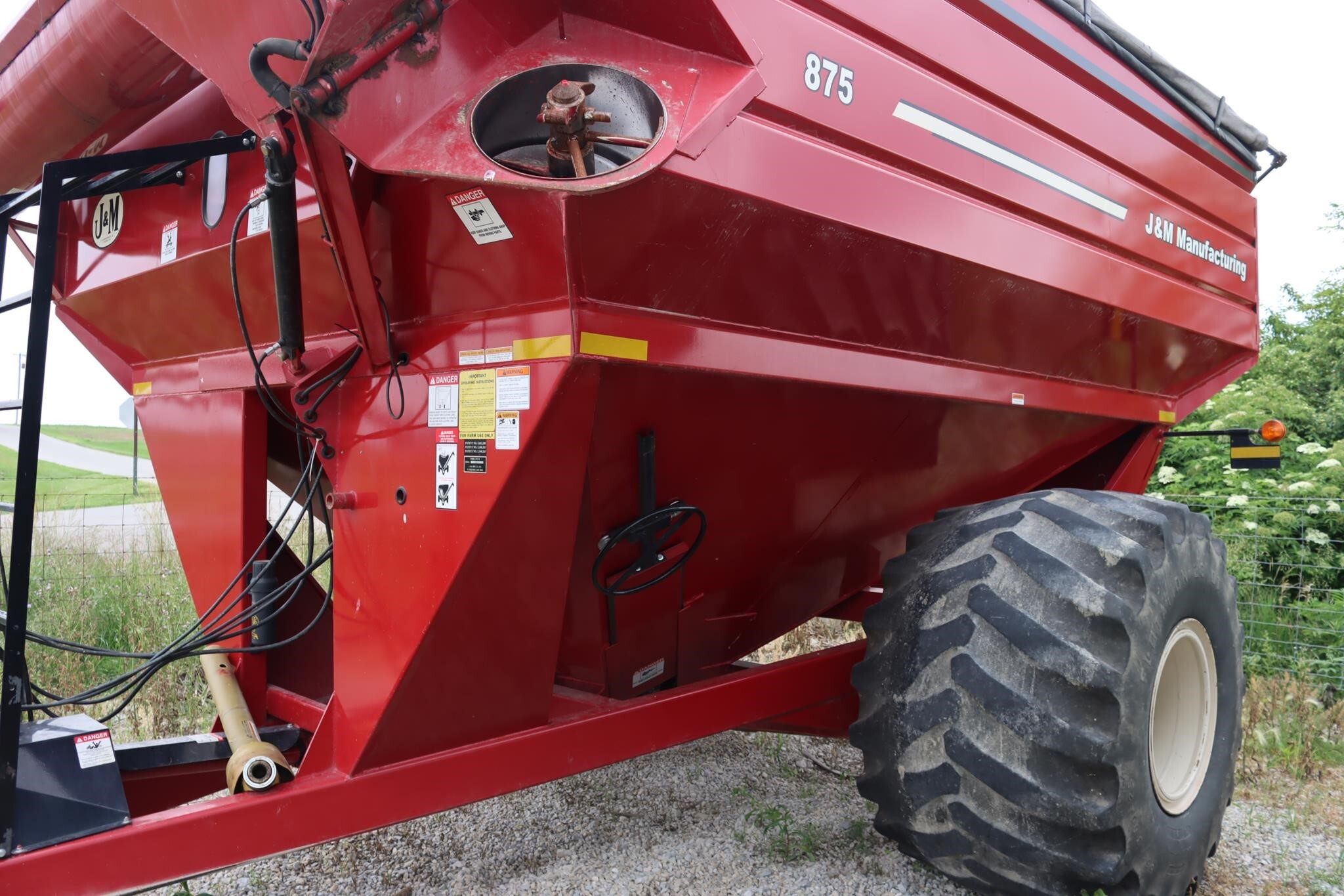 2008 J&M 875 Grain Cart