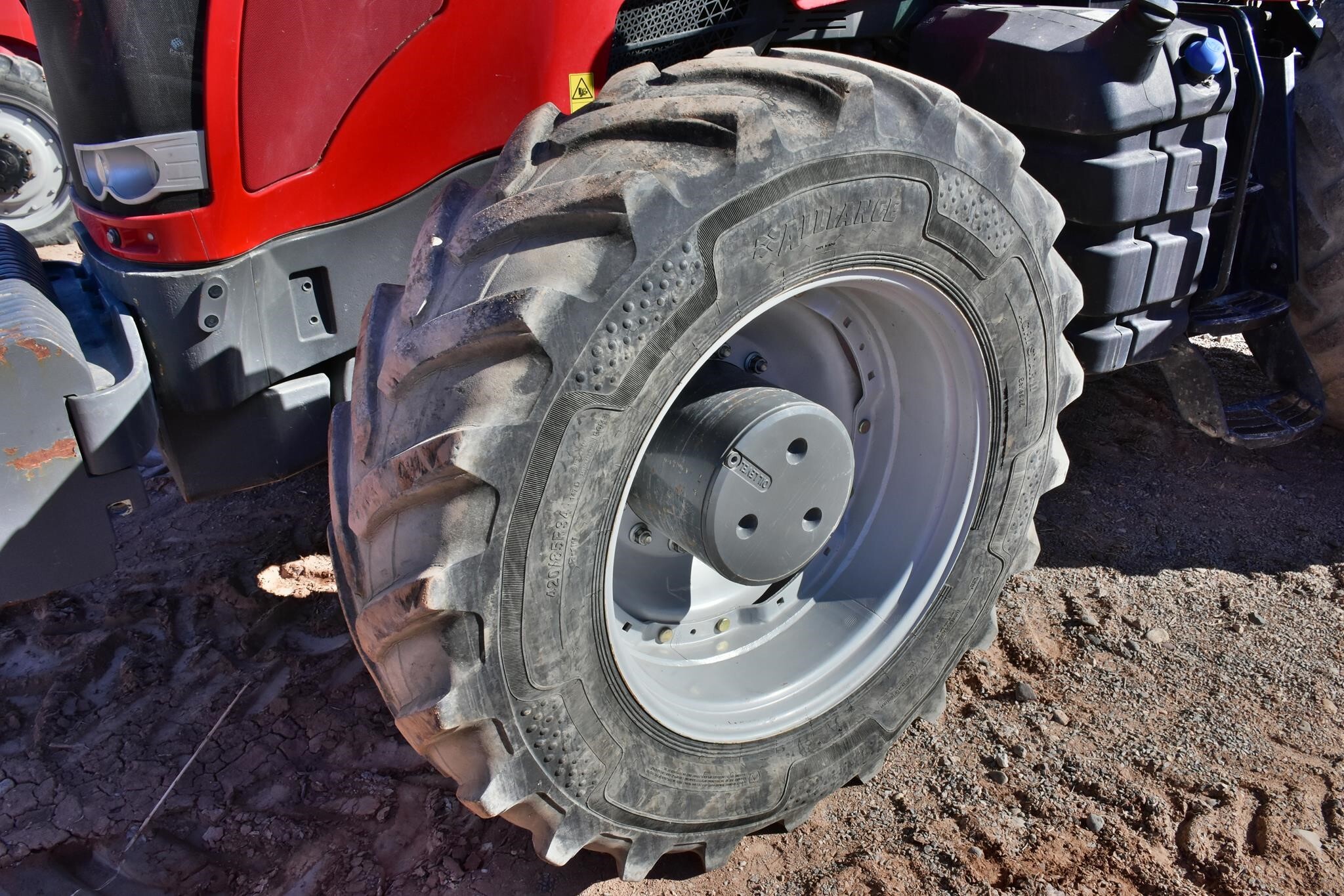 2017 Massey Ferguson 8732 Tractor