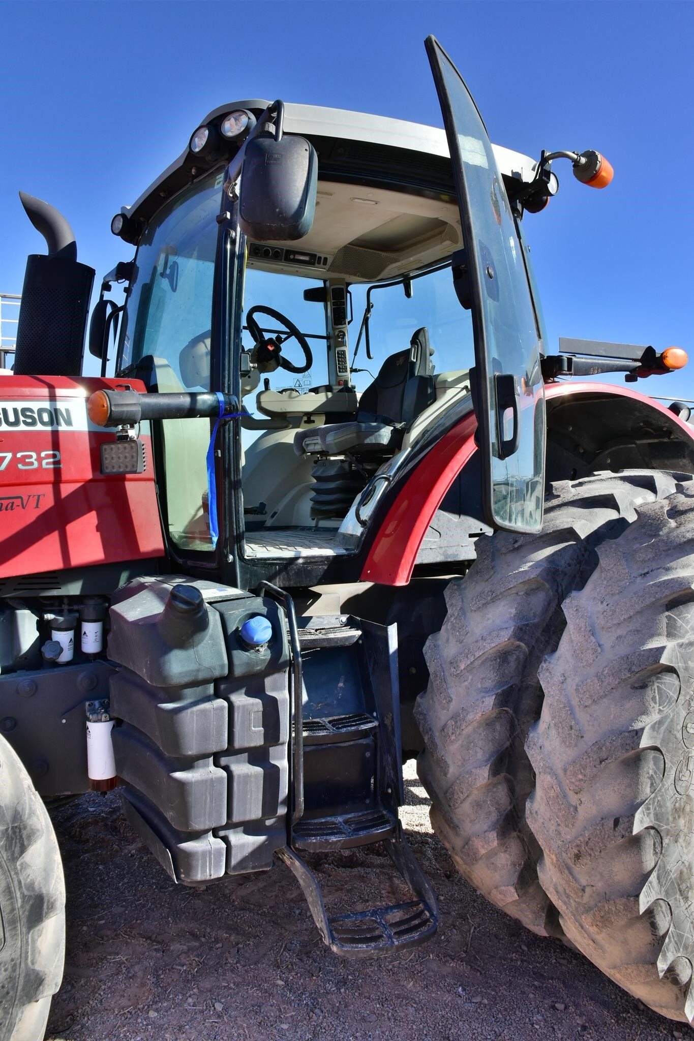 2017 Massey Ferguson 8732 Tractor