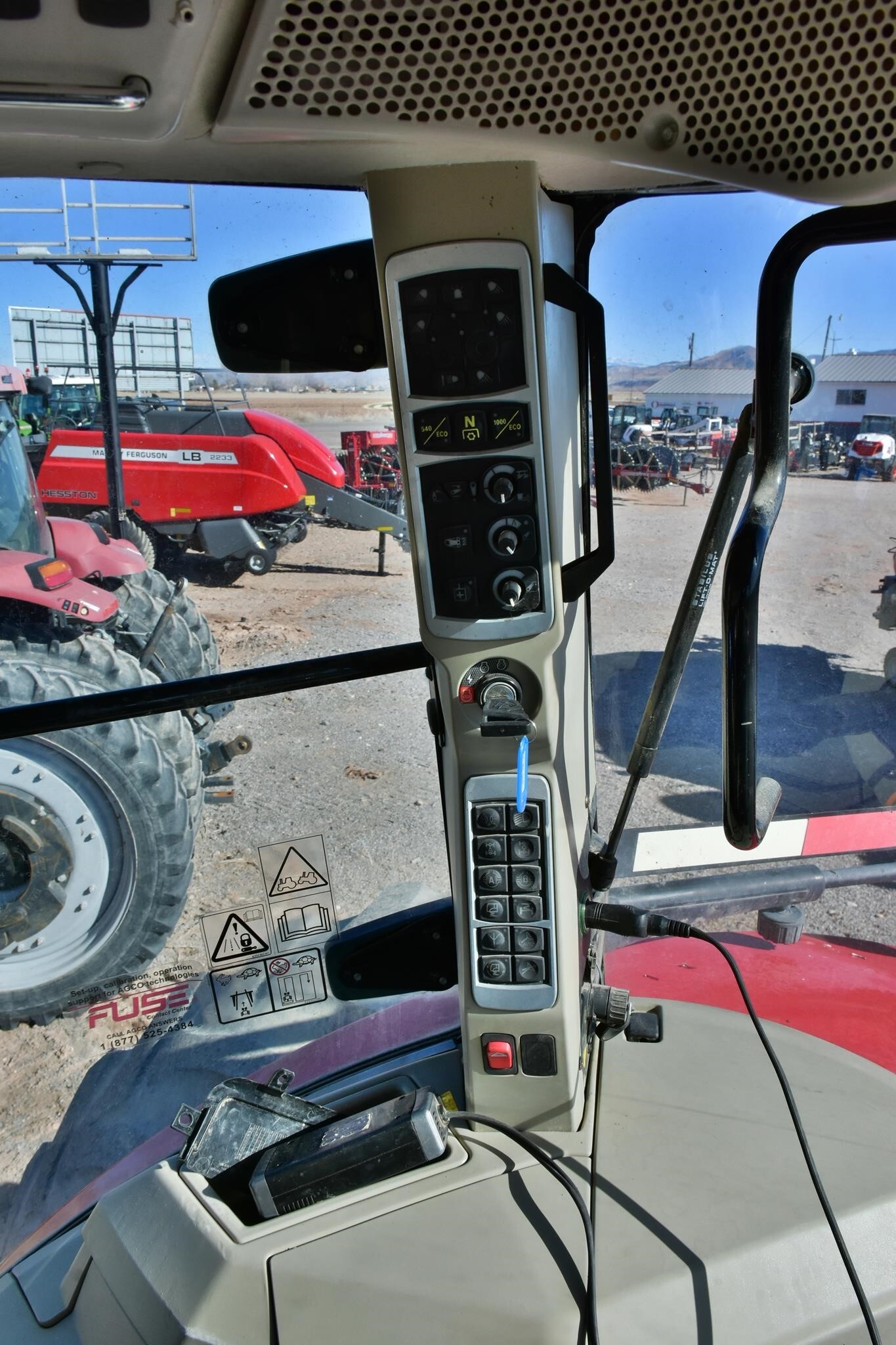 2017 Massey Ferguson 8732 Tractor