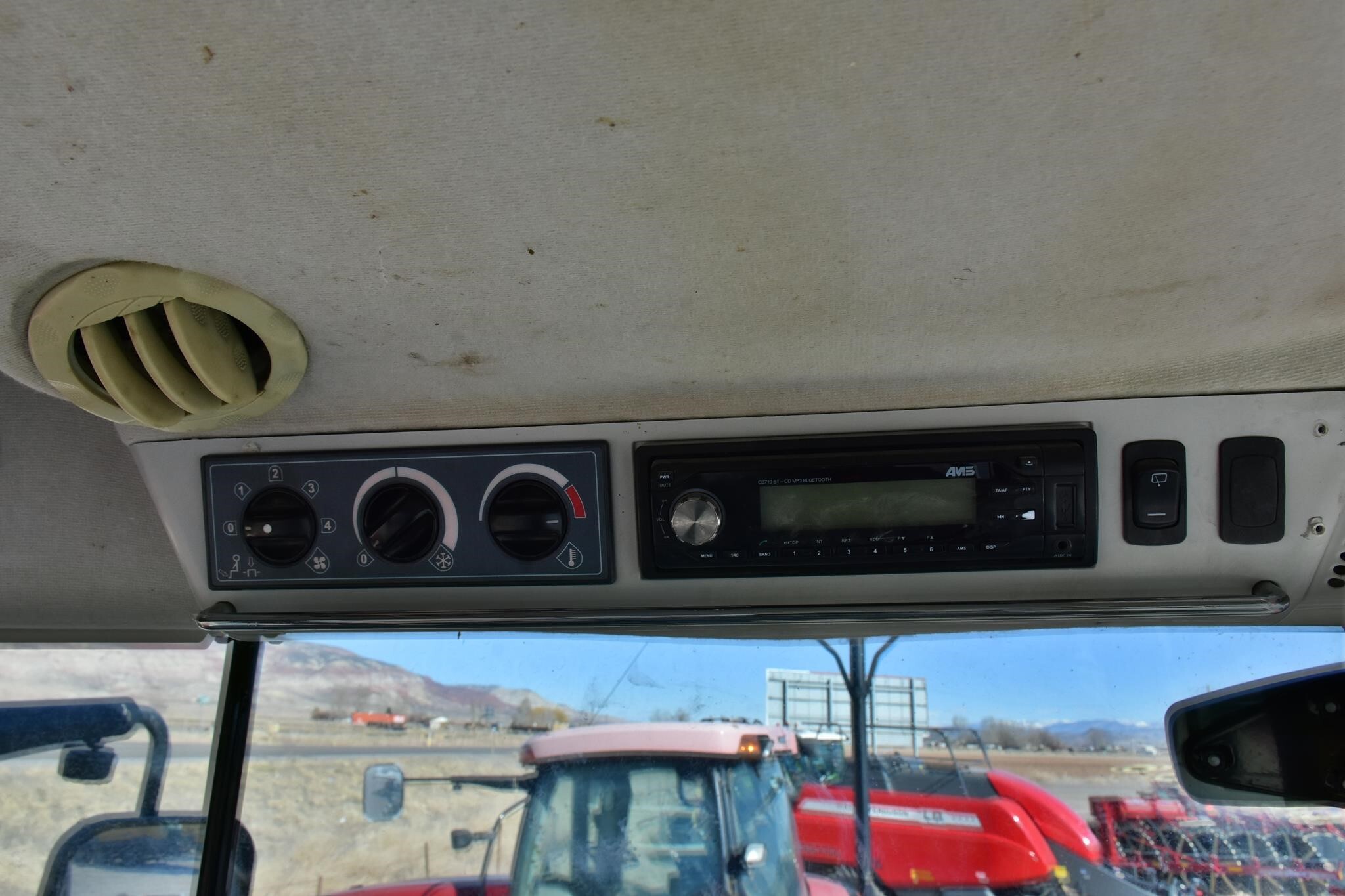 2017 Massey Ferguson 8732 Tractor