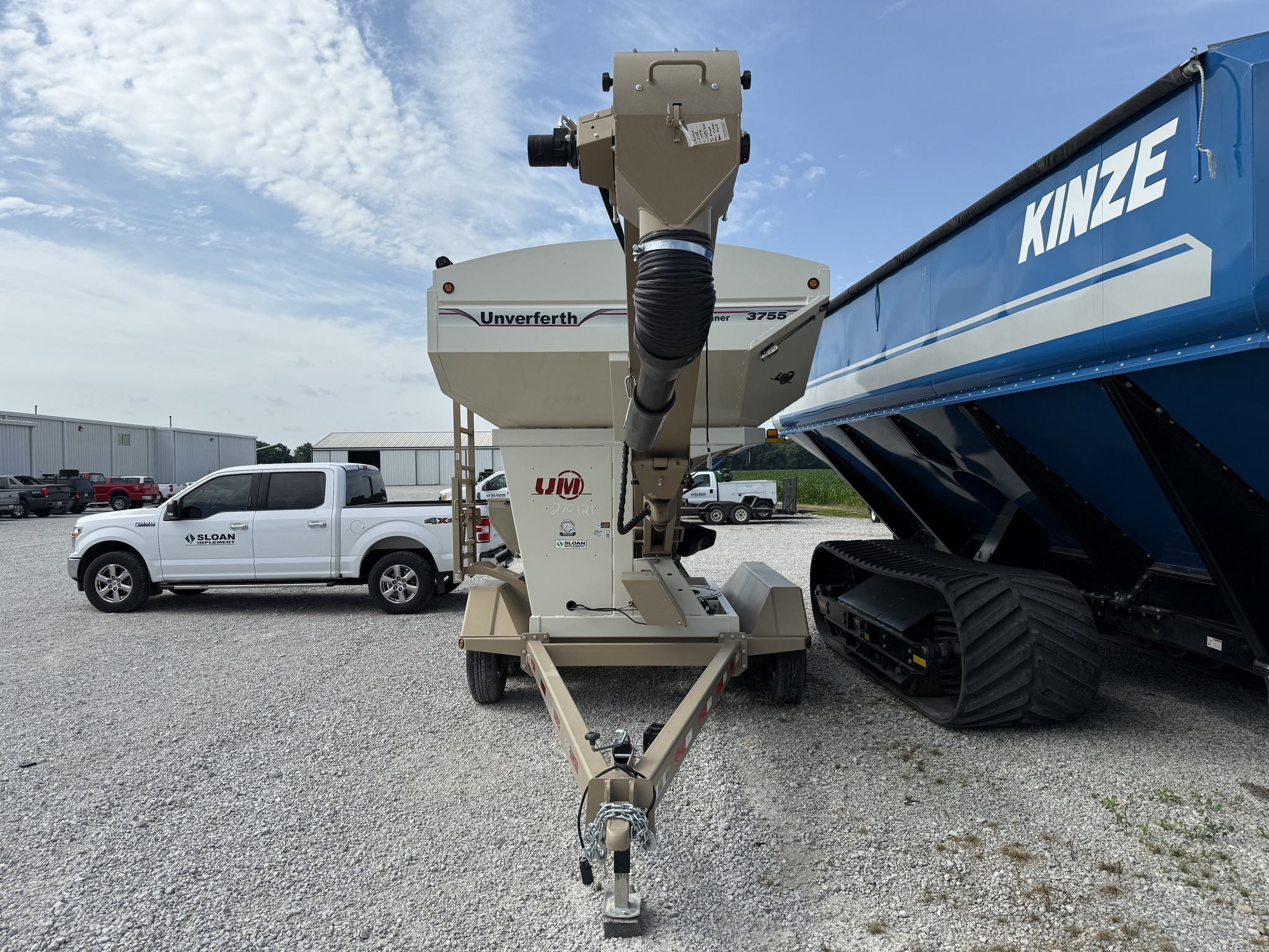 2023 Unverferth 3755 Seed Tender