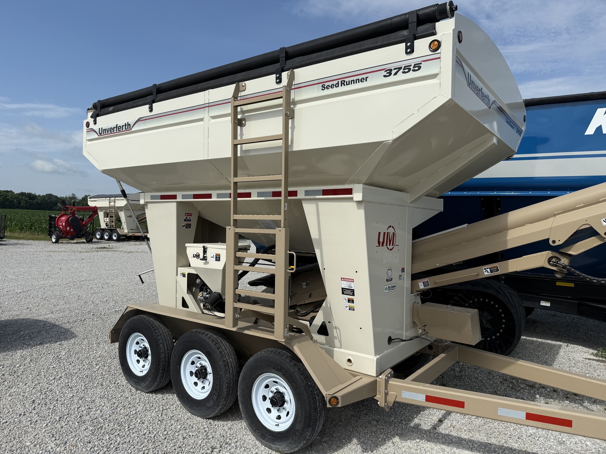 2023 Unverferth 3755 Seed Tender