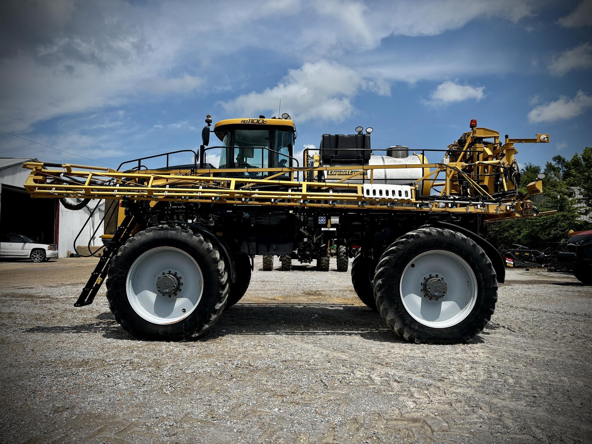 2021 ROGATOR RG1100C Self-Propelled Sprayer
