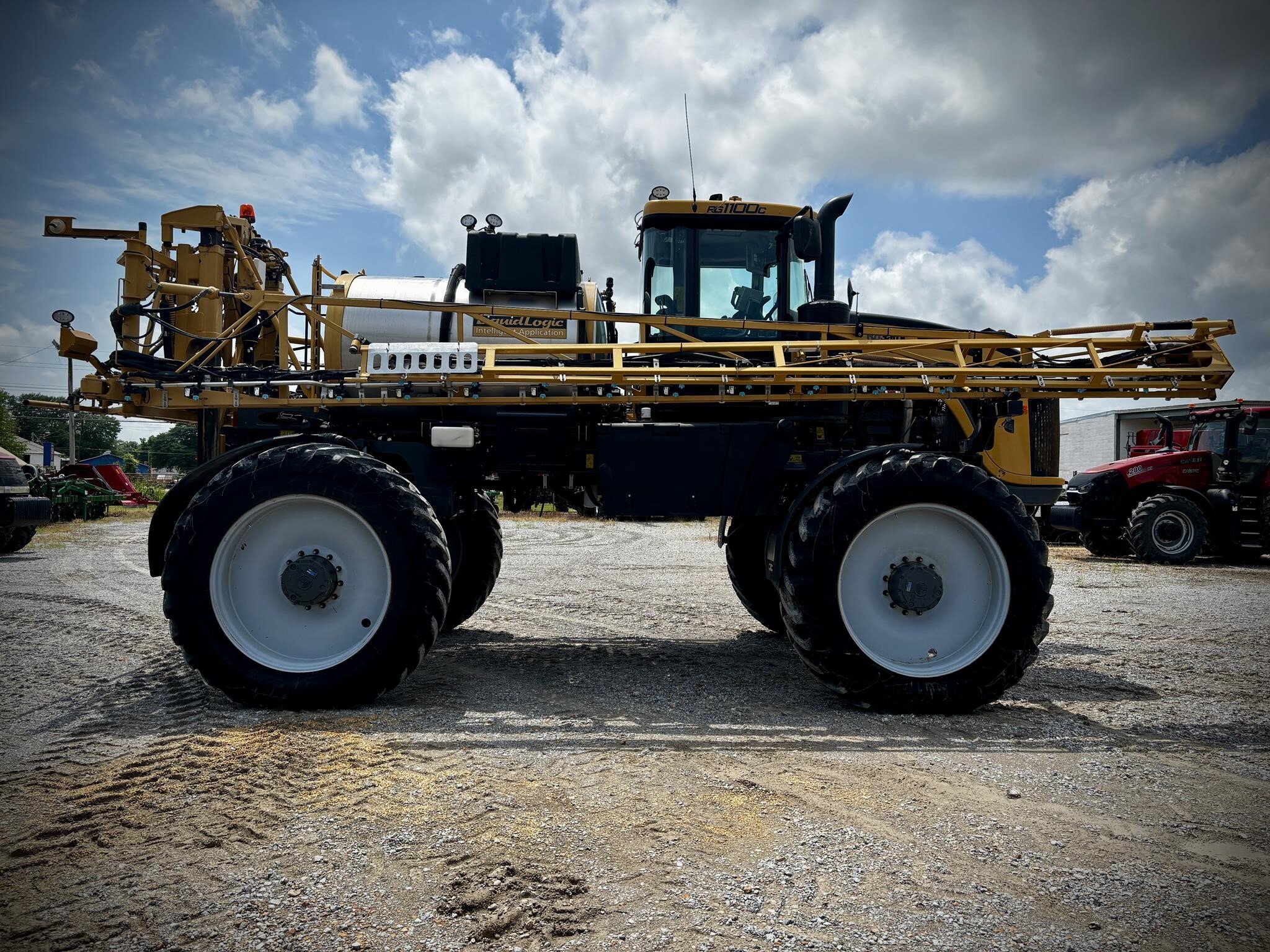 2021 ROGATOR RG1100C Self-Propelled Sprayer