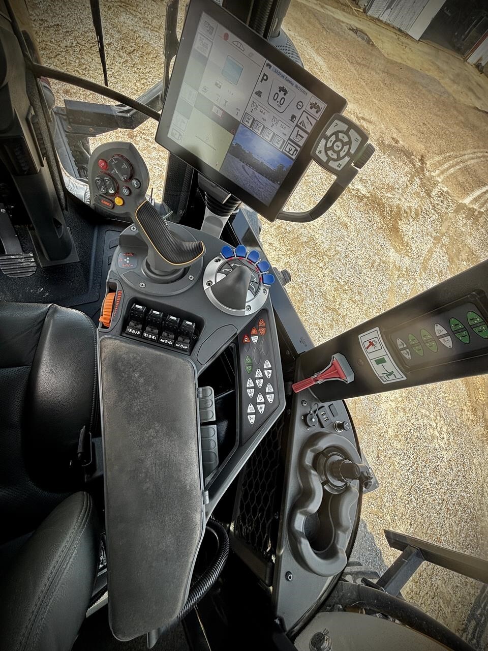 2021 ROGATOR RG1100C Self-Propelled Sprayer