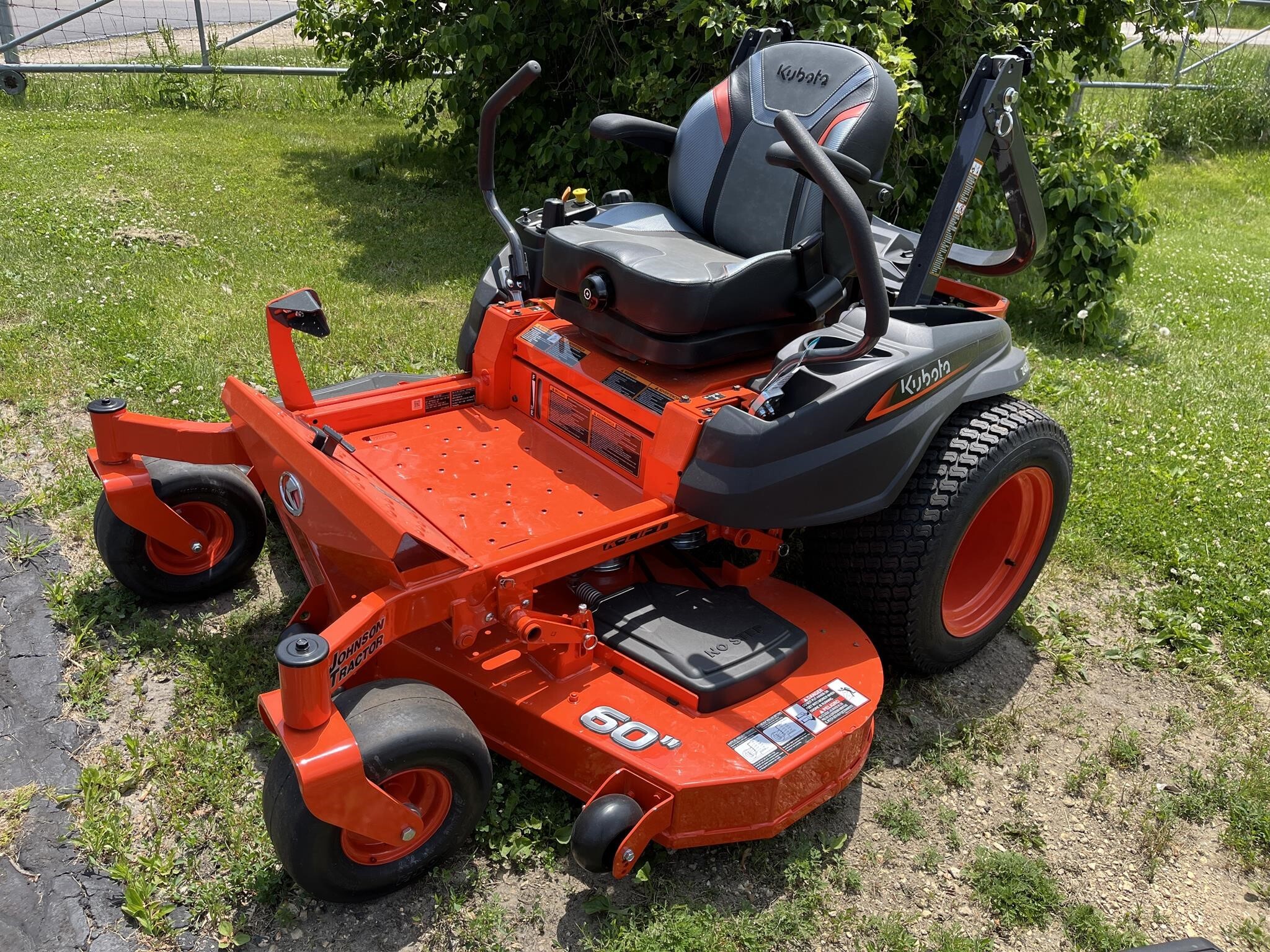 2025 Kubota Z422 Lawn Mower