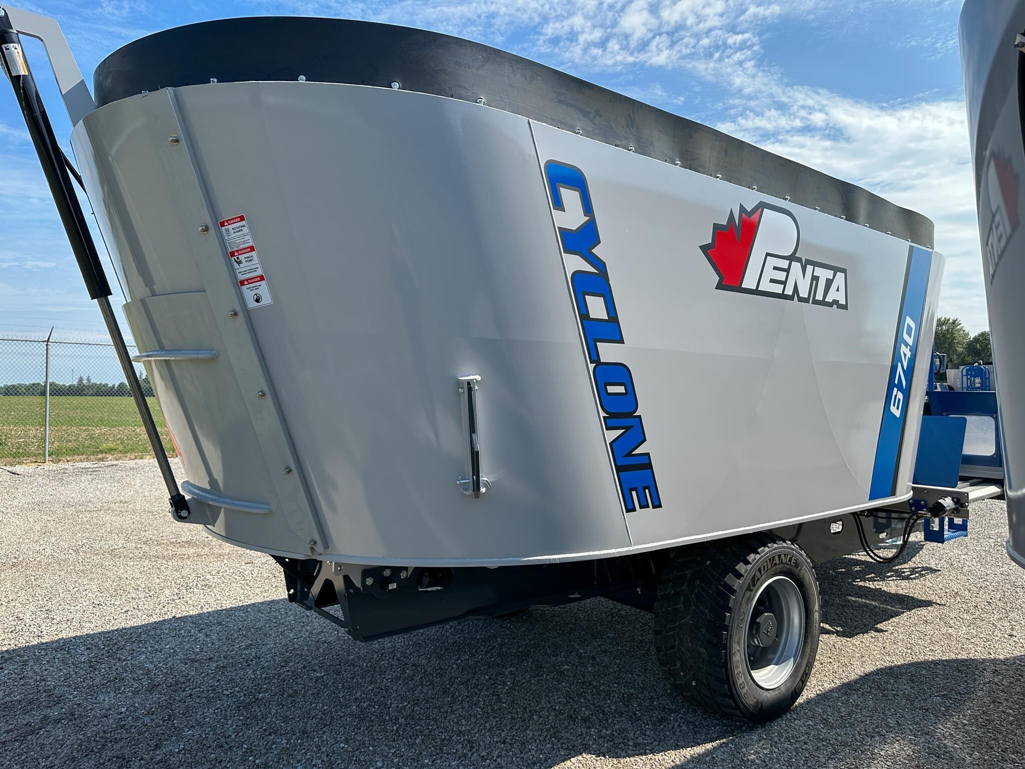 2026 Penta 6740 Feed Wagon