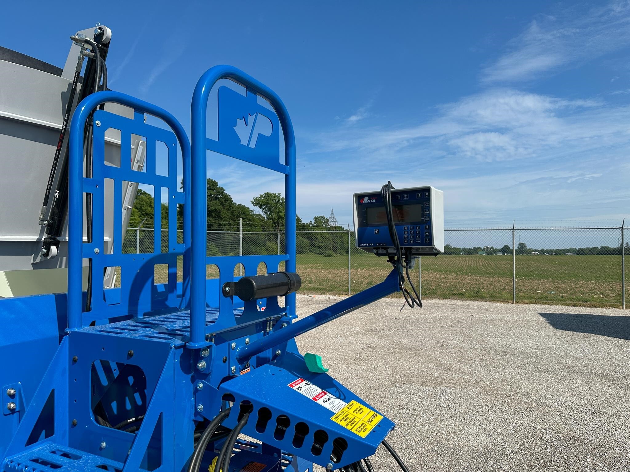 2026 Penta 6740 Feed Wagon