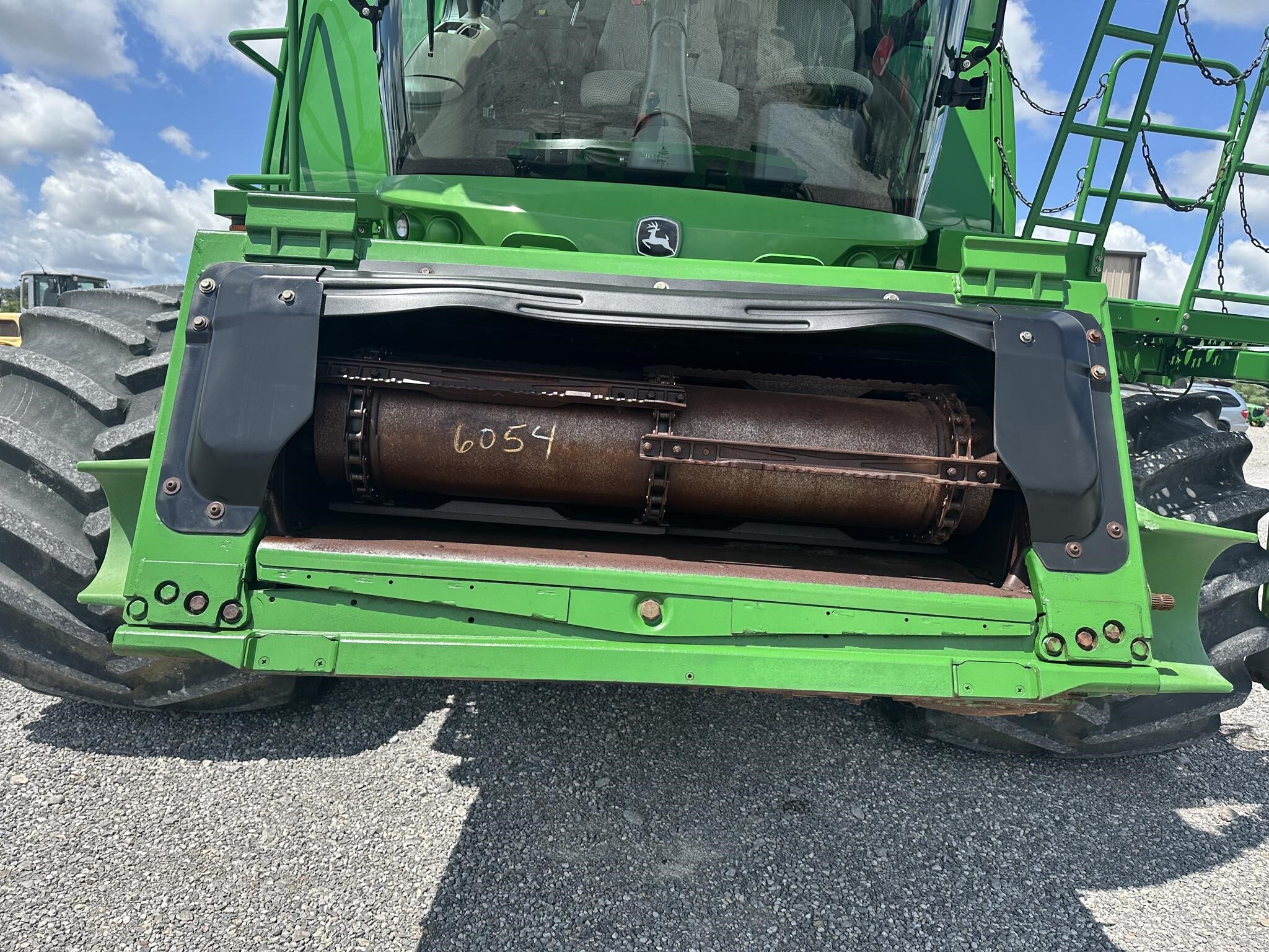 2012 John Deere S690 Combine