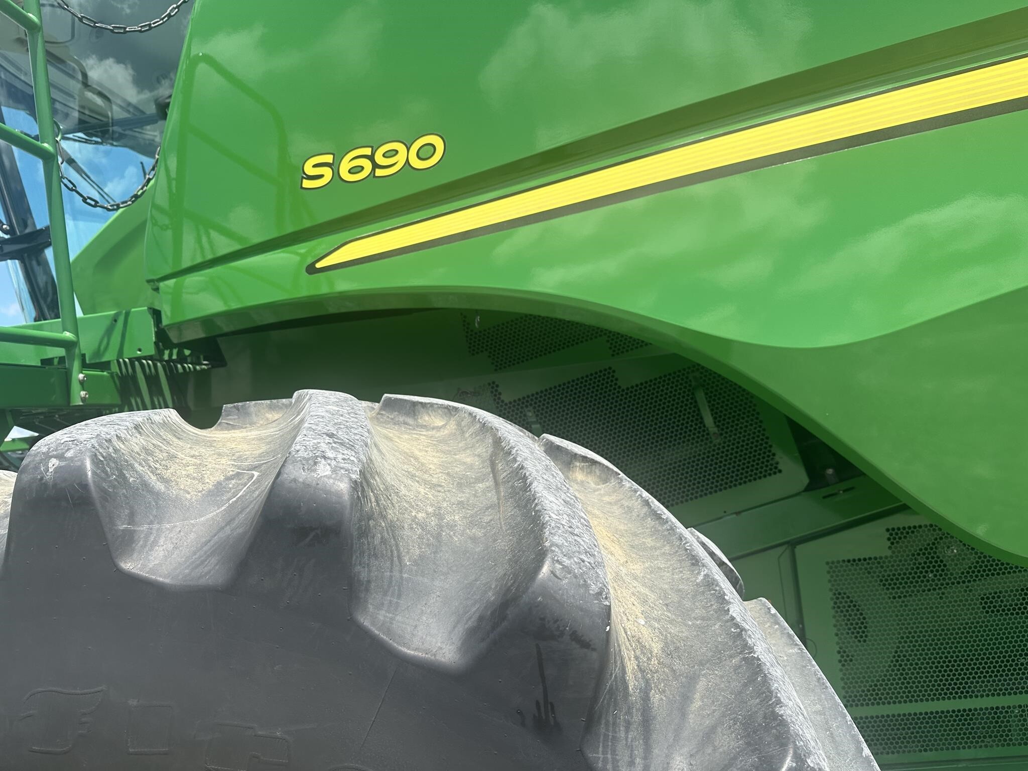 2012 John Deere S690 Combine