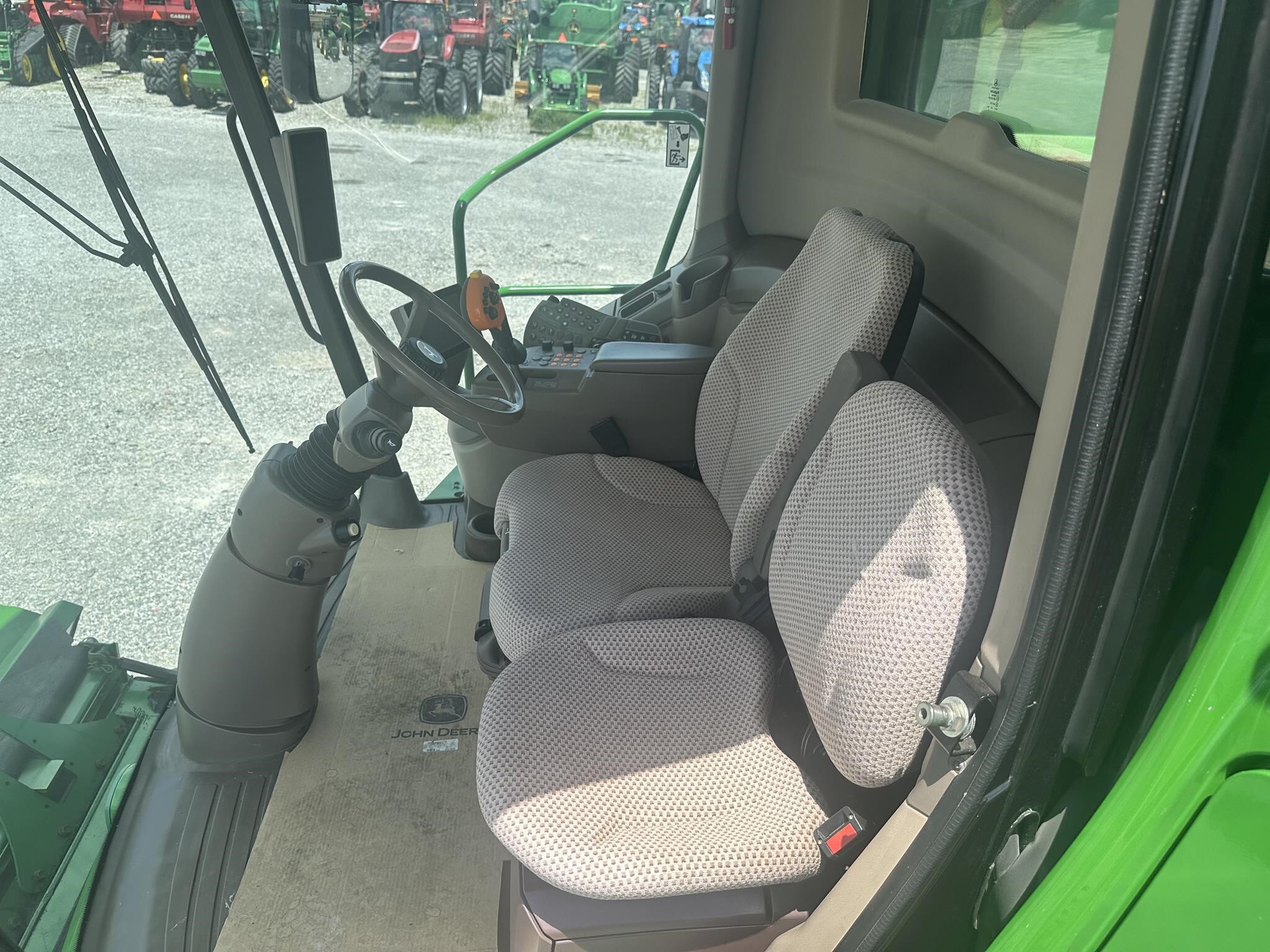 2012 John Deere S690 Combine