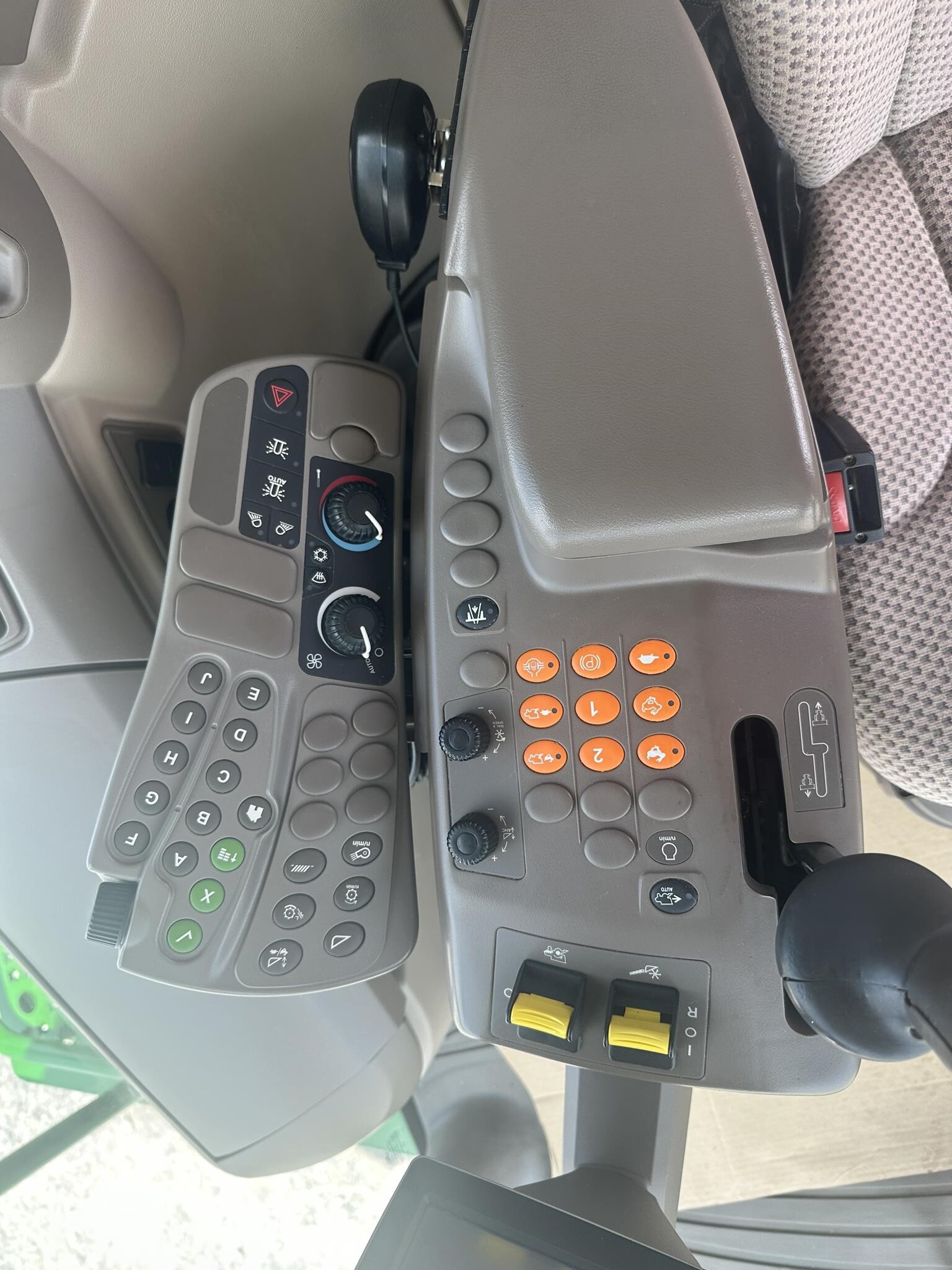 2012 John Deere S690 Combine