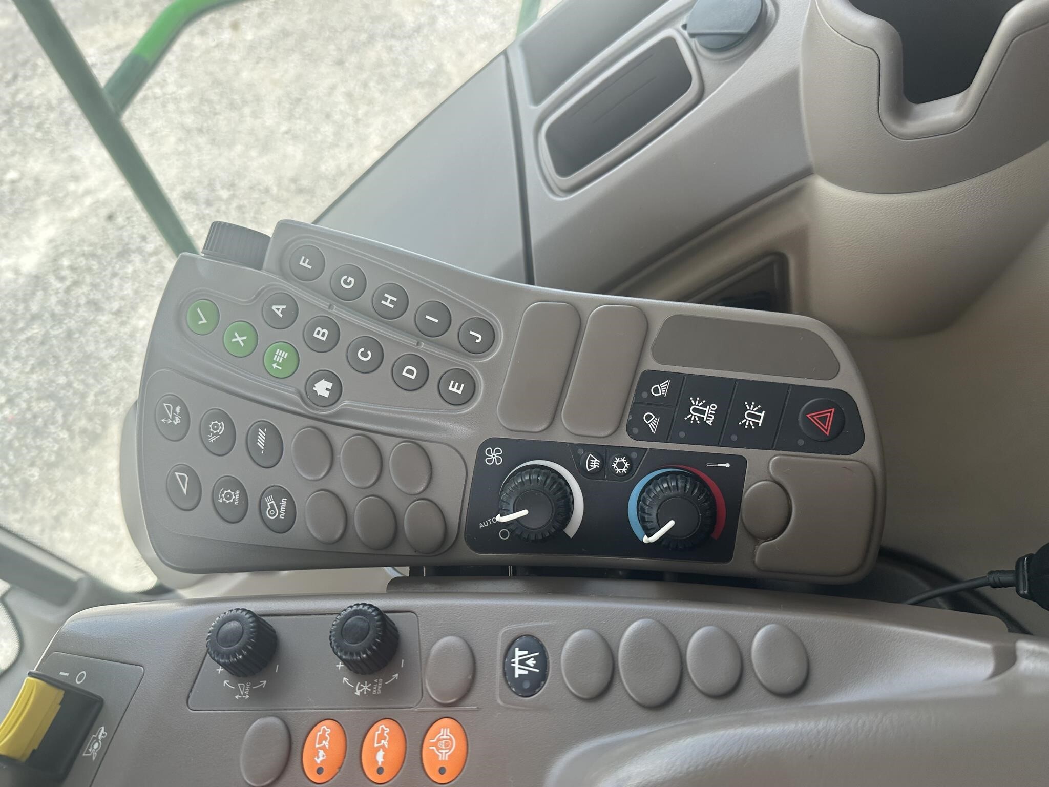 2012 John Deere S690 Combine