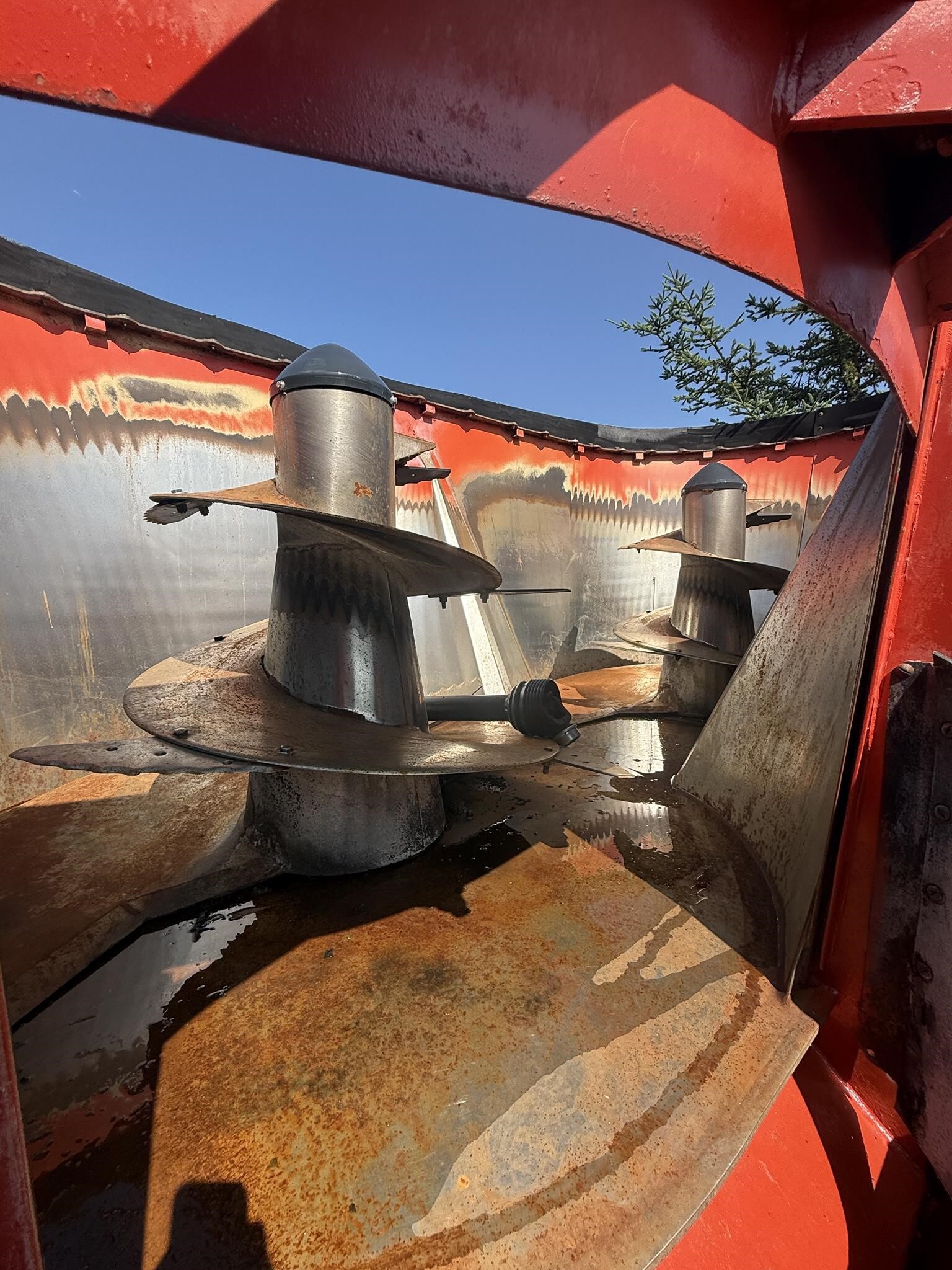  Kuhn Knight VT168 Grinders and Mixer