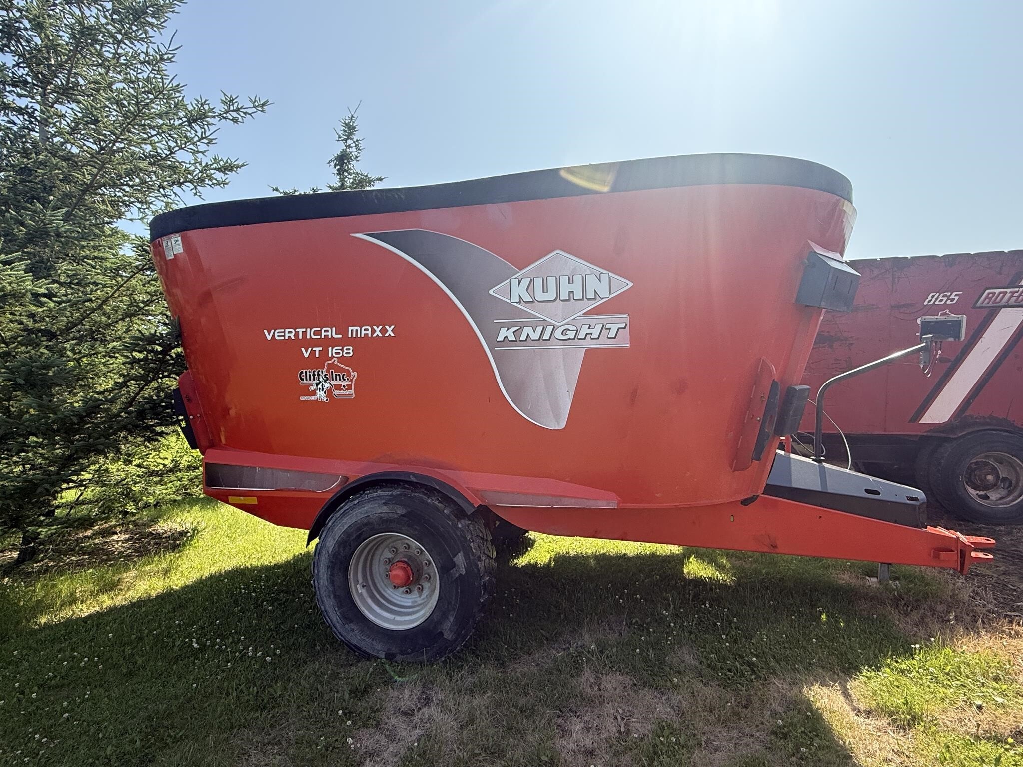  Kuhn Knight VT168 Grinders and Mixer