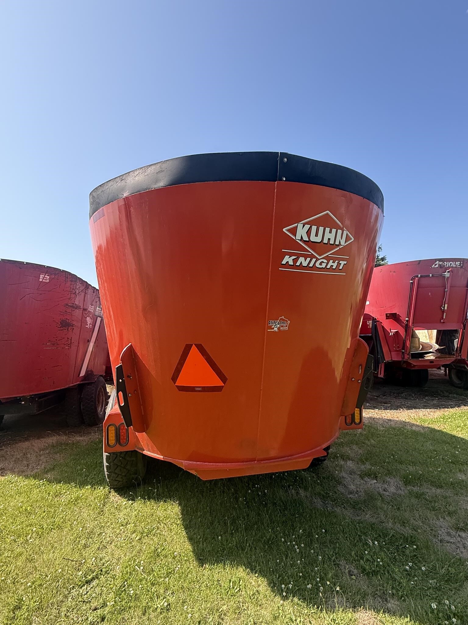  Kuhn Knight VT168 Grinders and Mixer