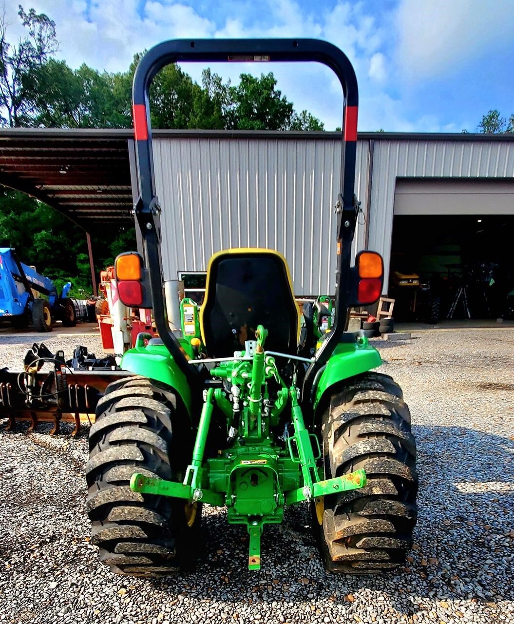  John Deere 3039R Tractor