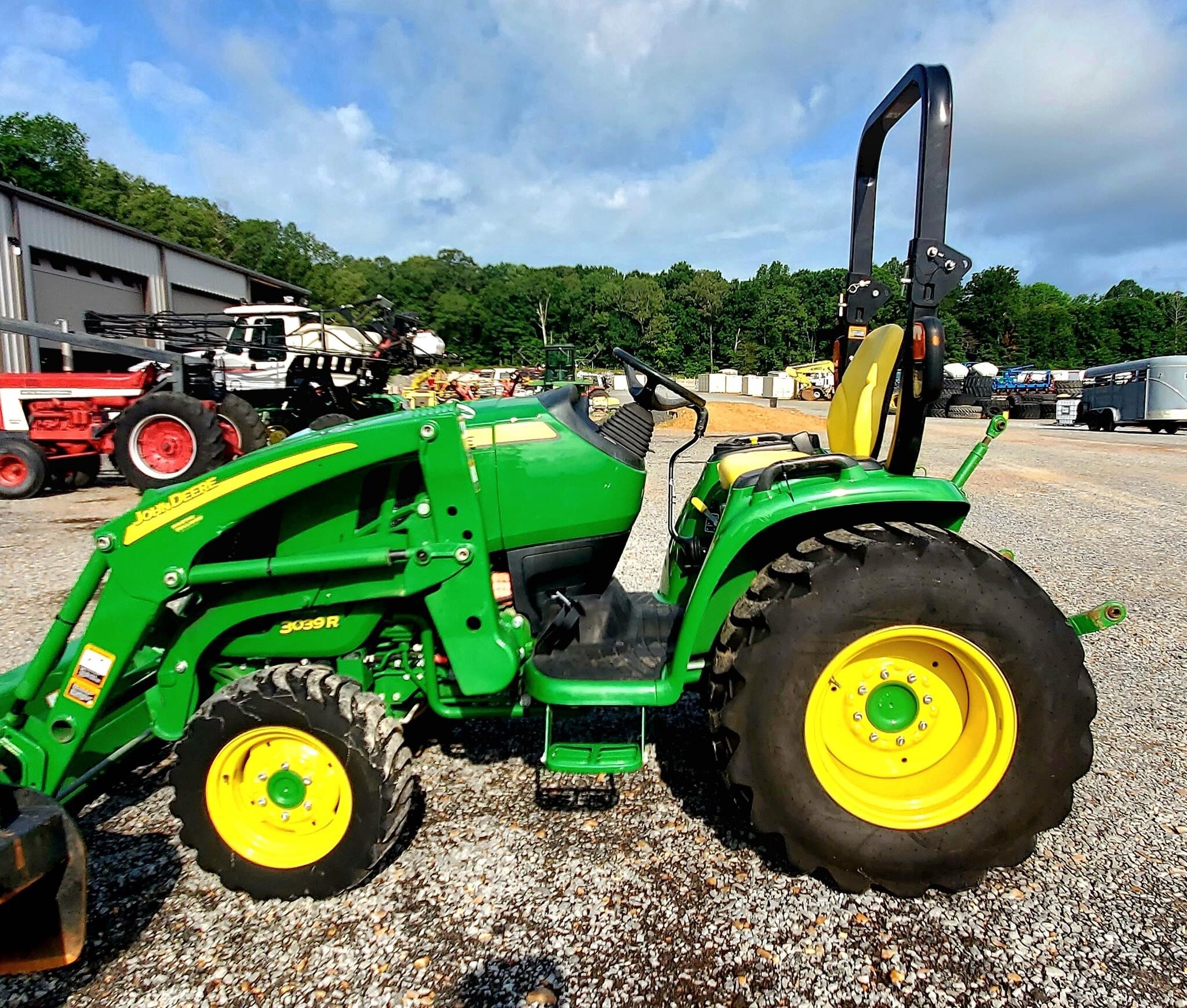  John Deere 3039R Tractor