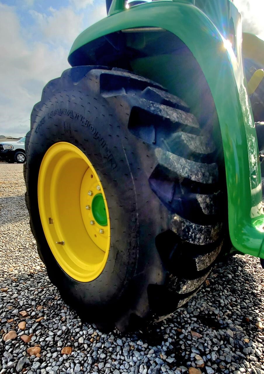  John Deere 3039R Tractor