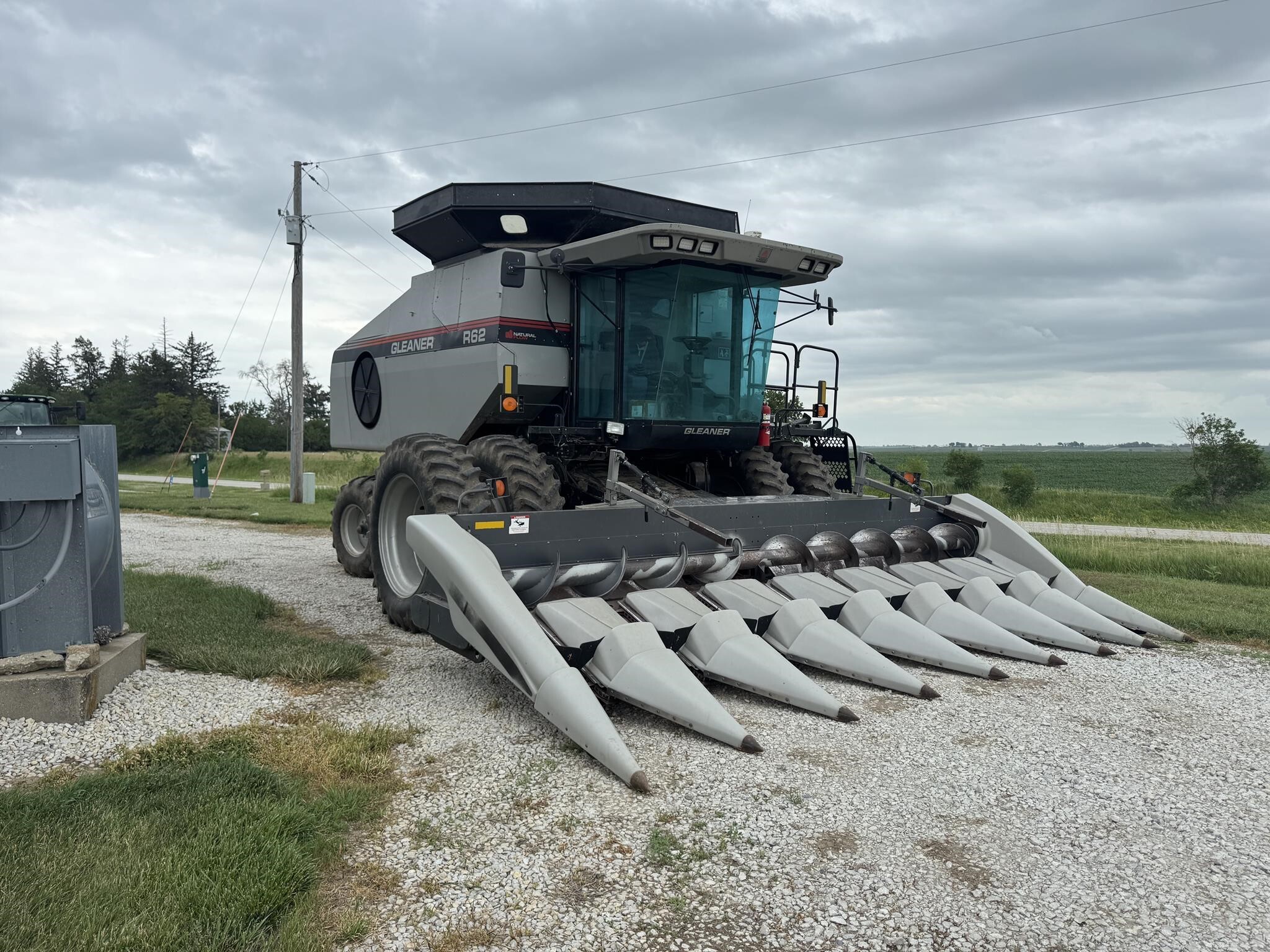 2002 Gleaner R62 Combine