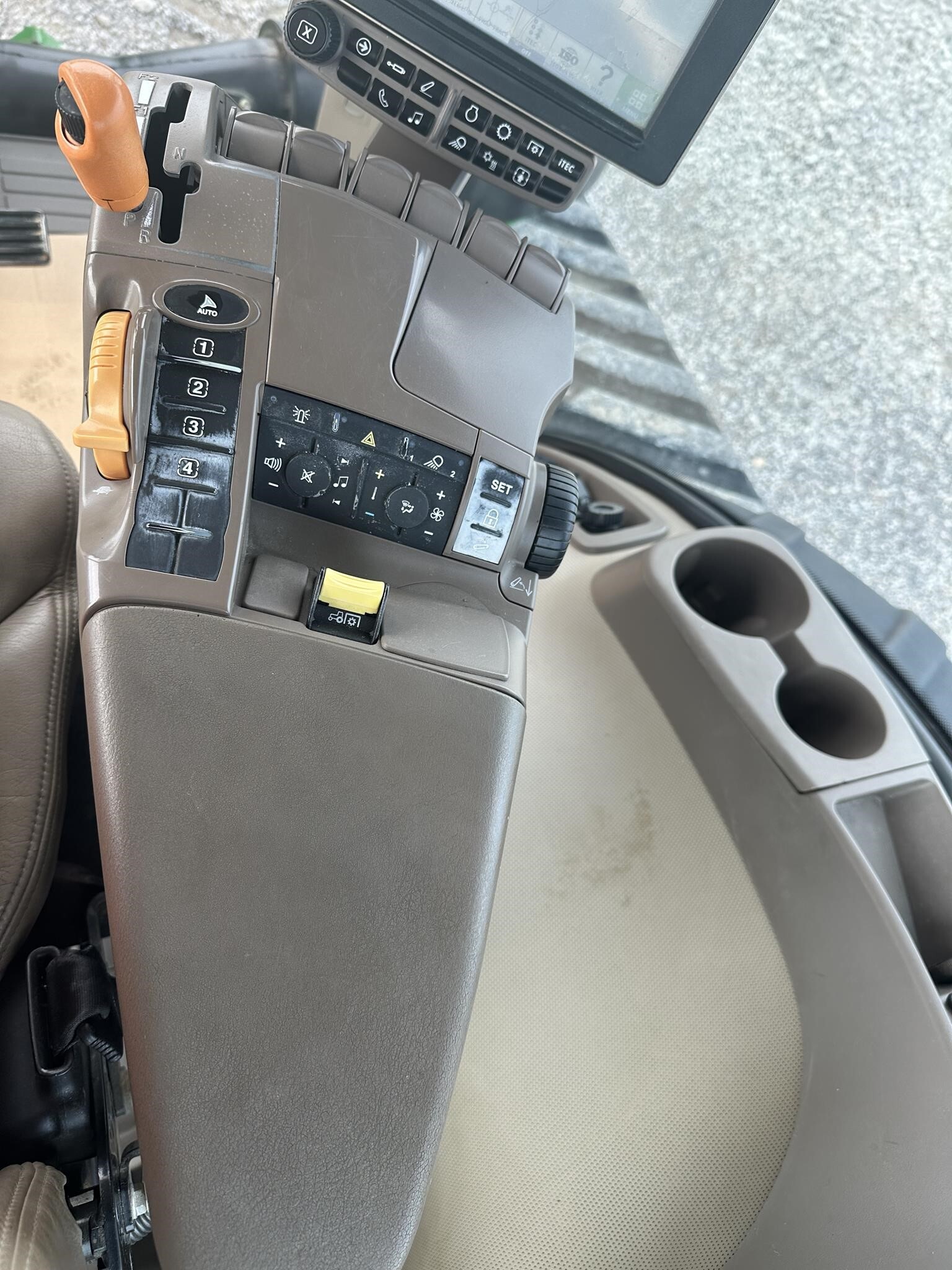 2015 John Deere 8370RT Tractor