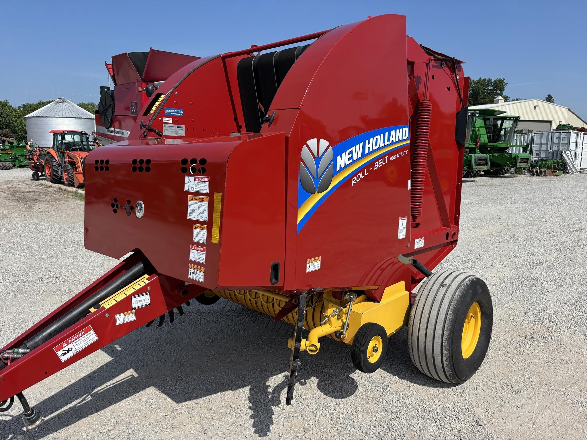 2021 New Holland Roll-Belt 450 Utility Round Baler