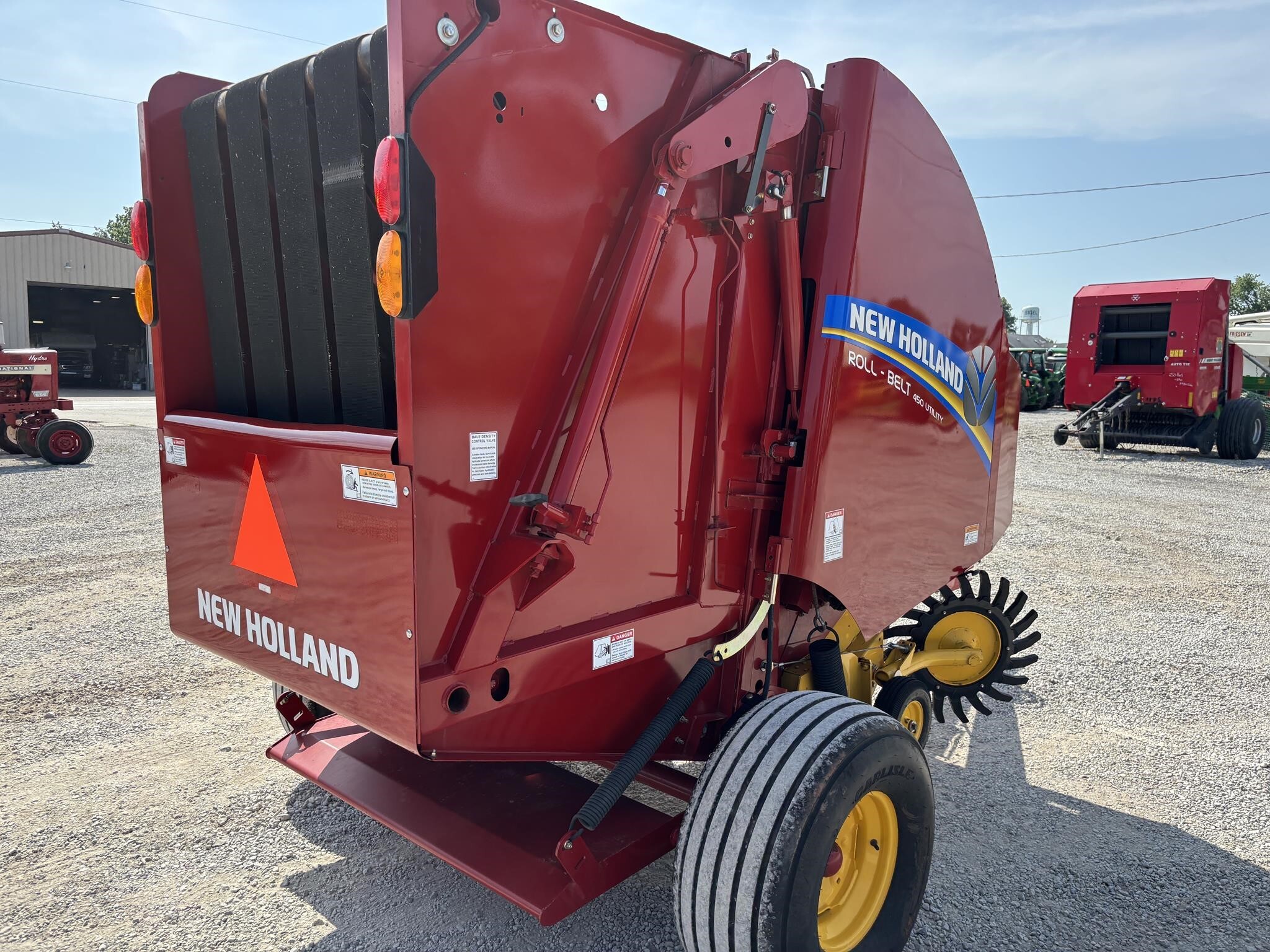 2021 New Holland Roll-Belt 450 Utility Round Baler