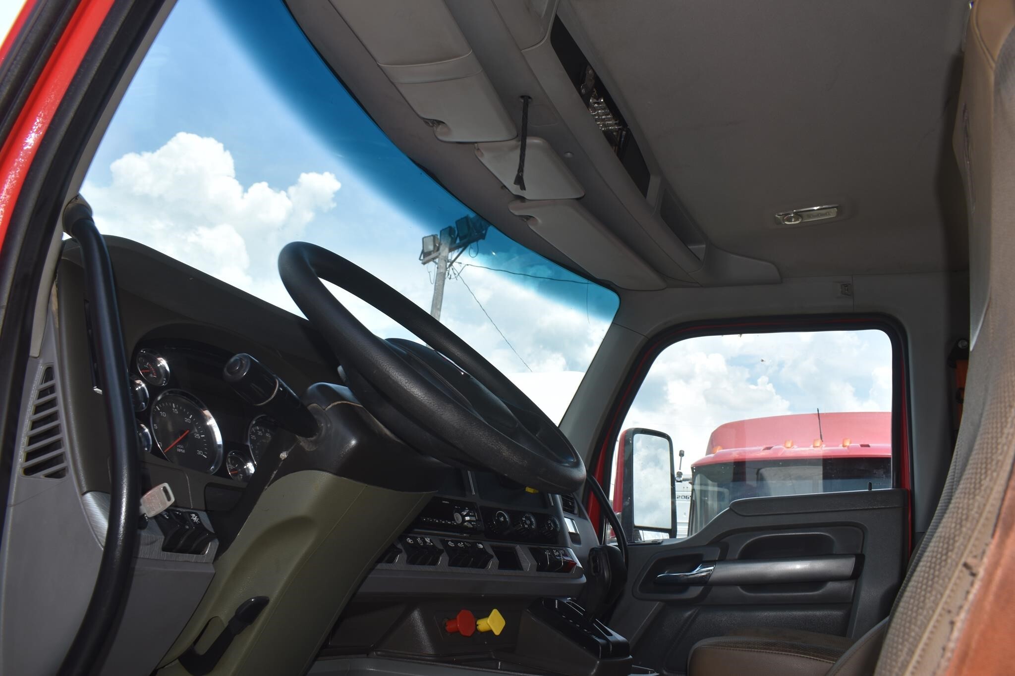2017 Kenworth T880 Semi Trucks/Trailer