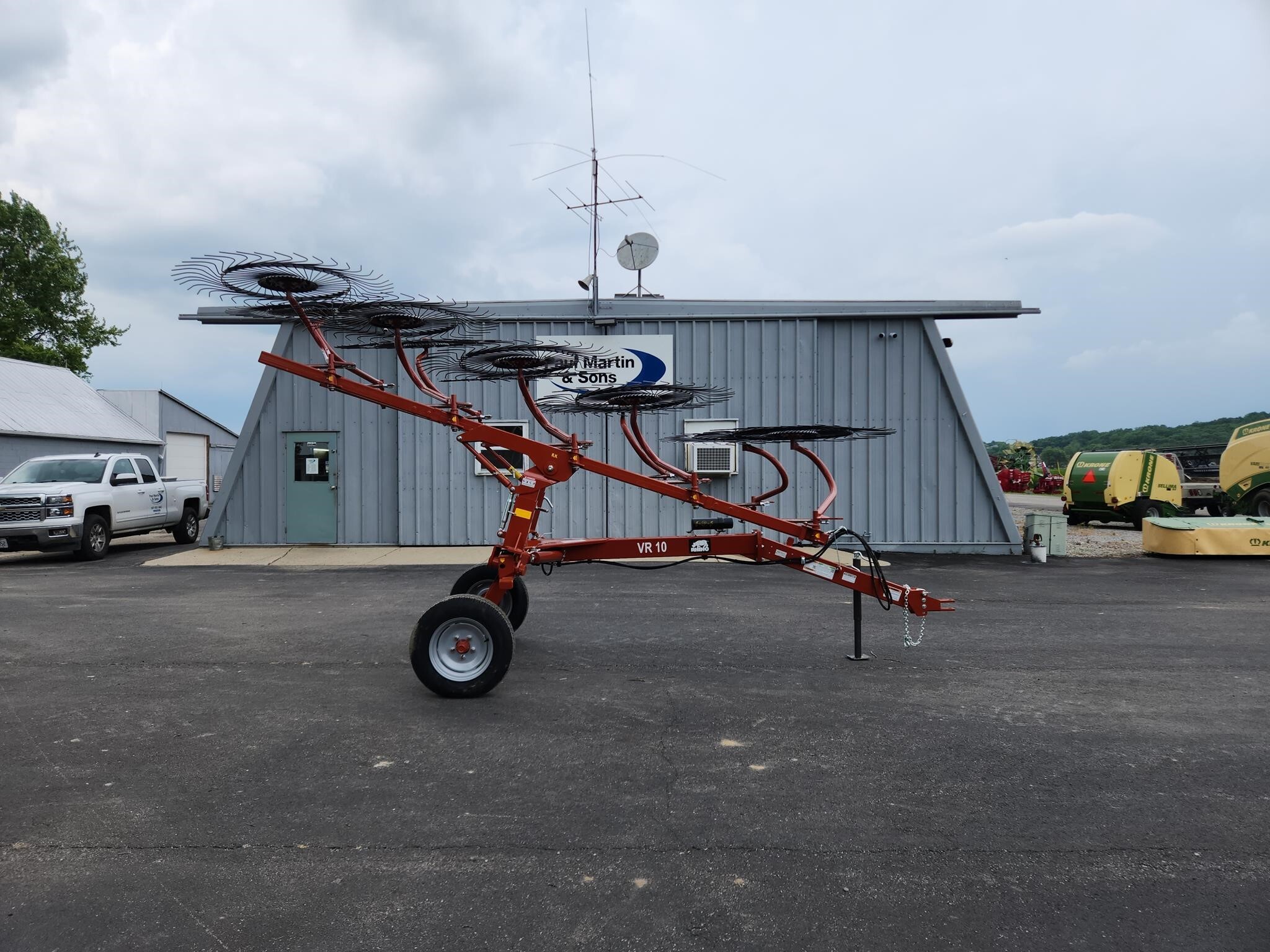 2025 Rhino VR10 Rake