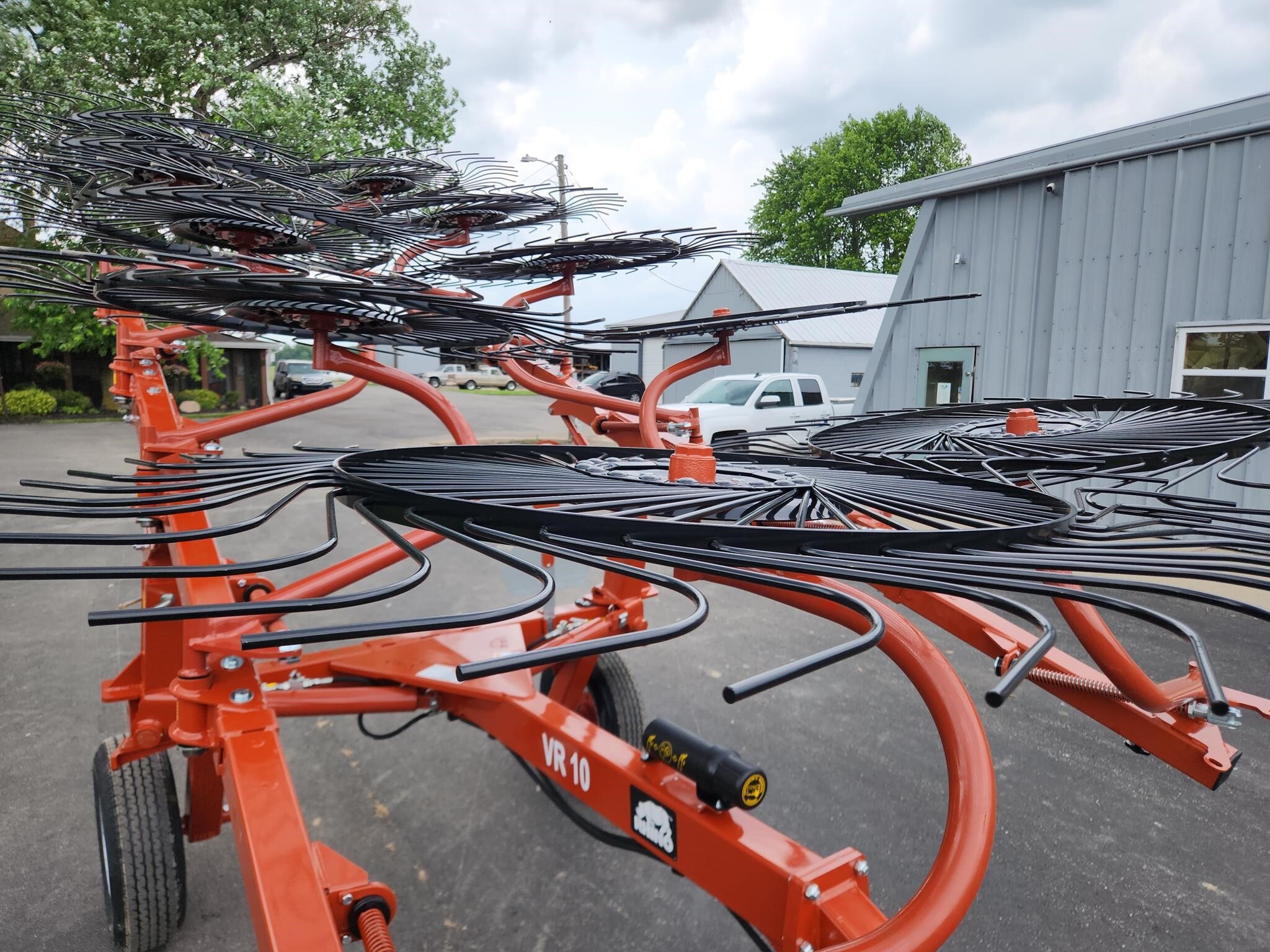 2025 Rhino VR10 Rake