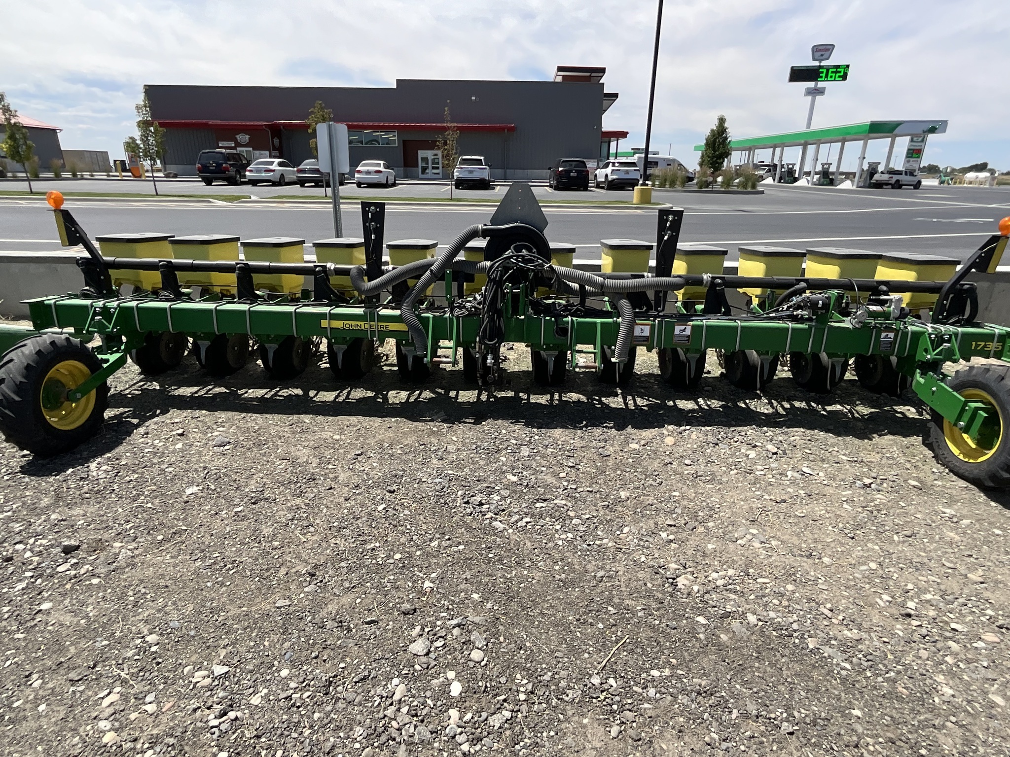 2017 John Deere 1735 Planter