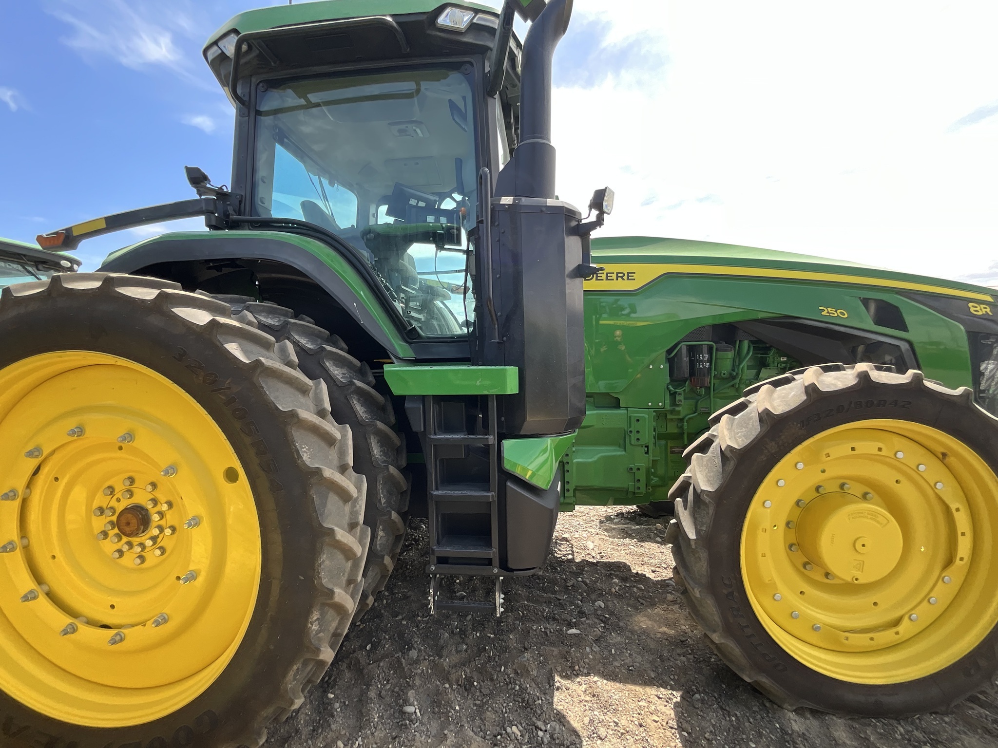 2024 John Deere 8R 250 Tractor