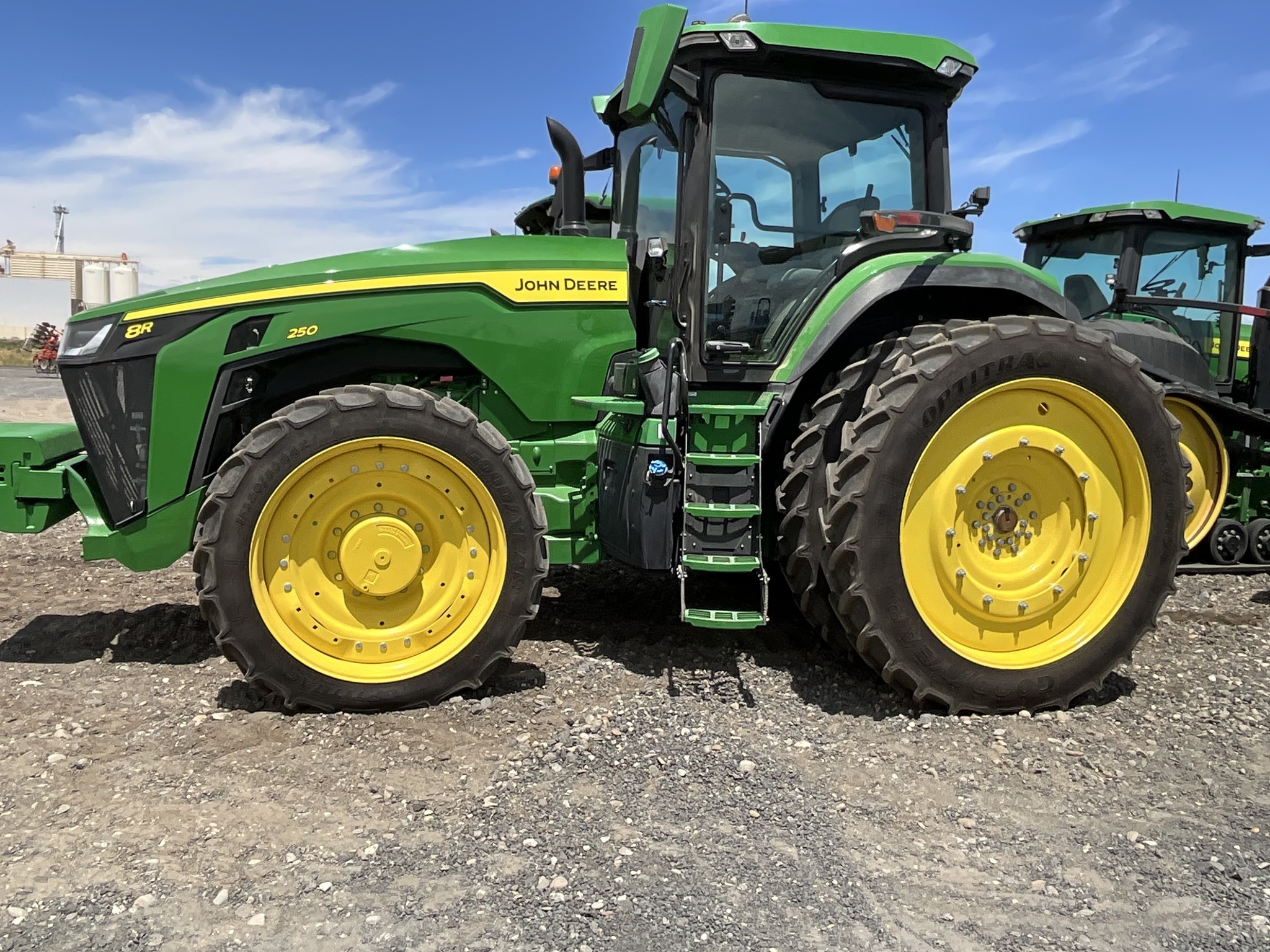 2024 John Deere 8R 250 Tractor