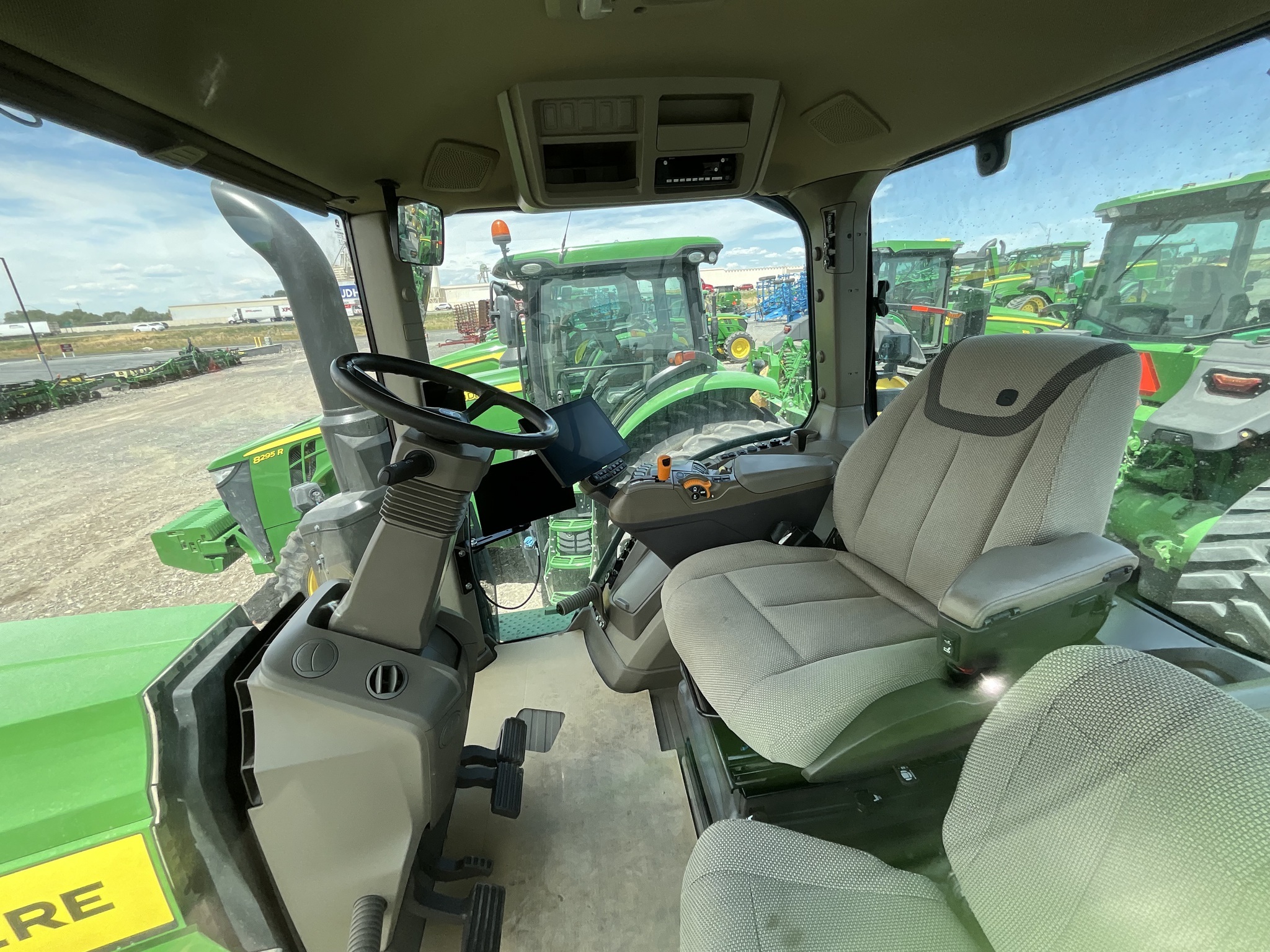 2024 John Deere 8R 250 Tractor