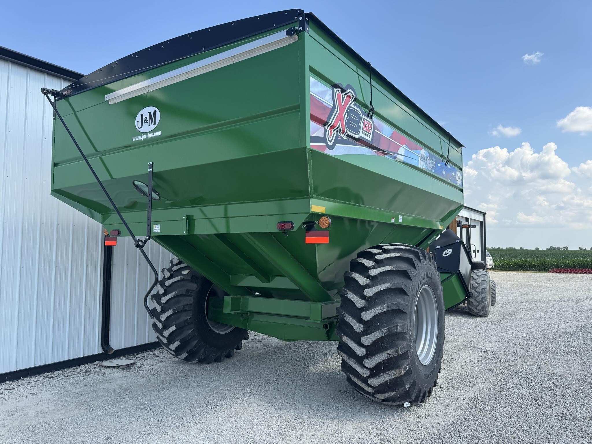  J&M 812-18 Grain Cart