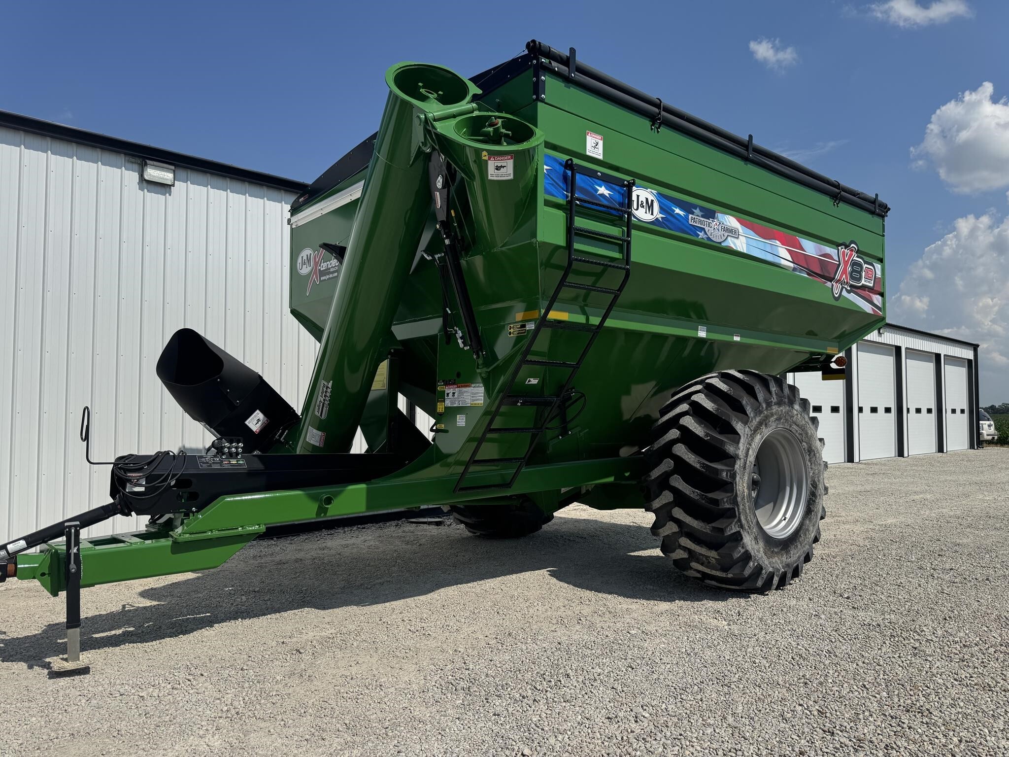  J&M 812-18 Grain Cart